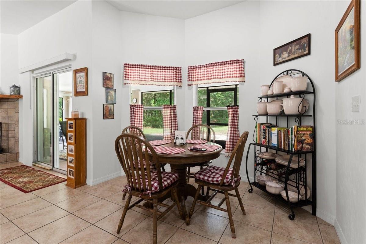 569 NW 40TH AVE, BELL, FL, 32619