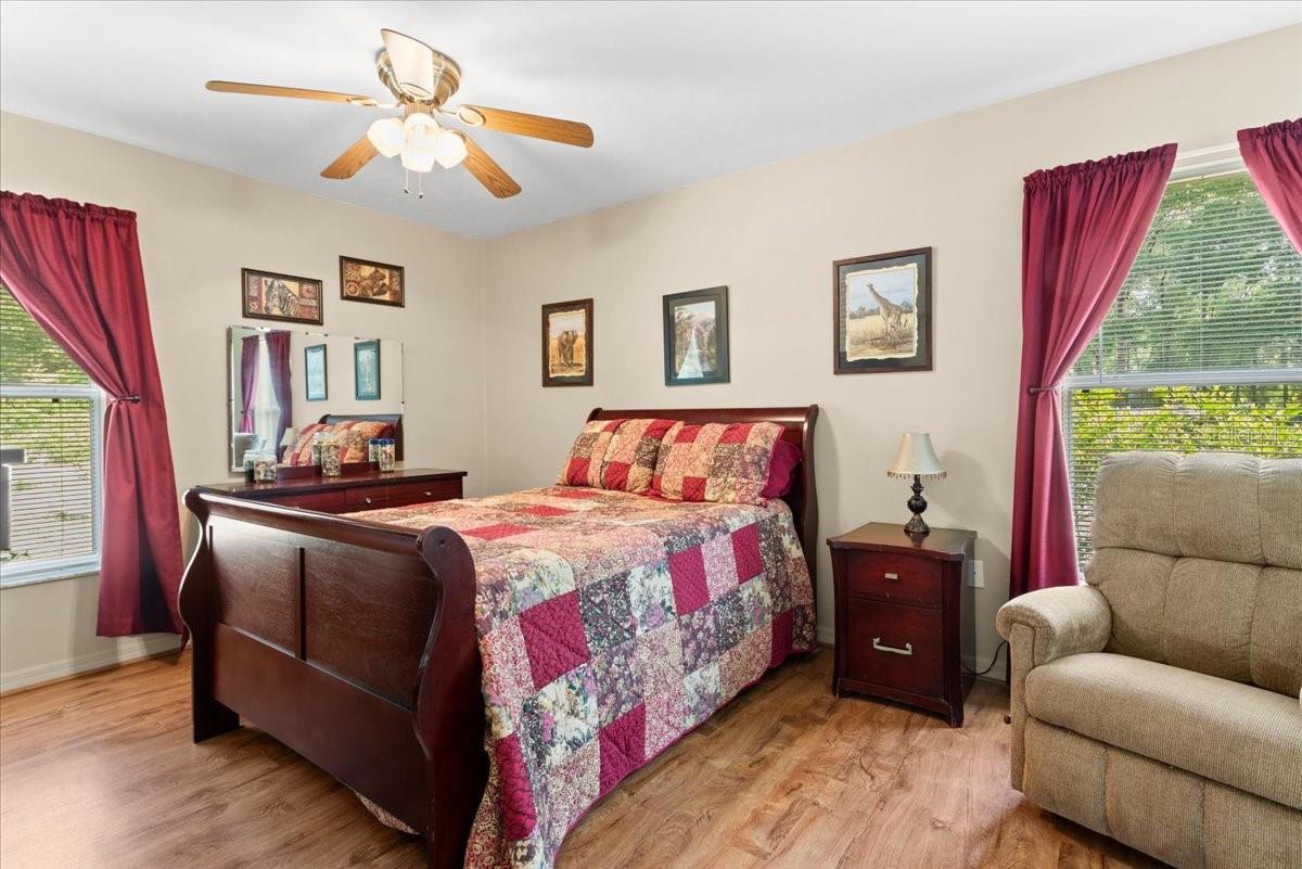 569 NW 40TH AVE, BELL, FL, 32619