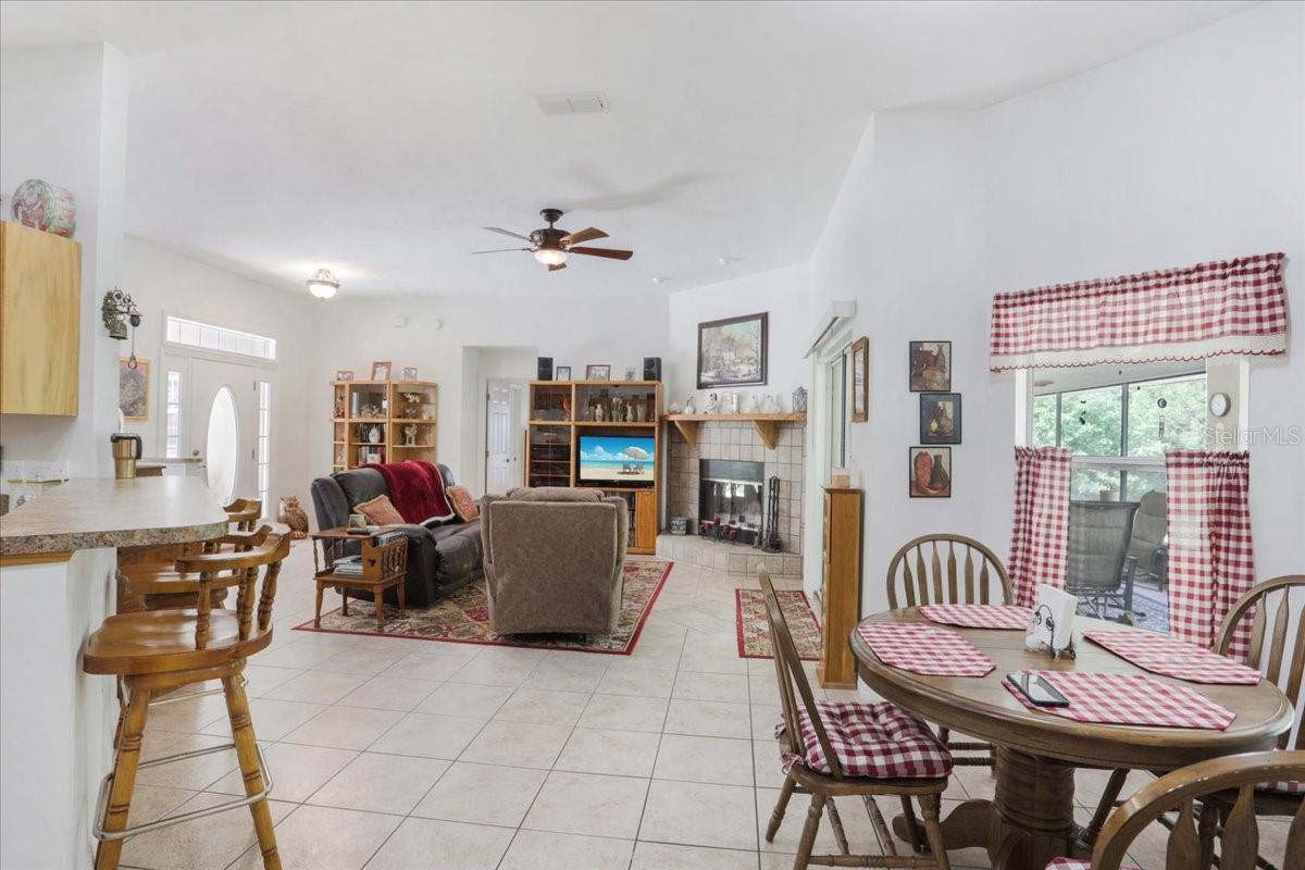 569 NW 40TH AVE, BELL, FL, 32619