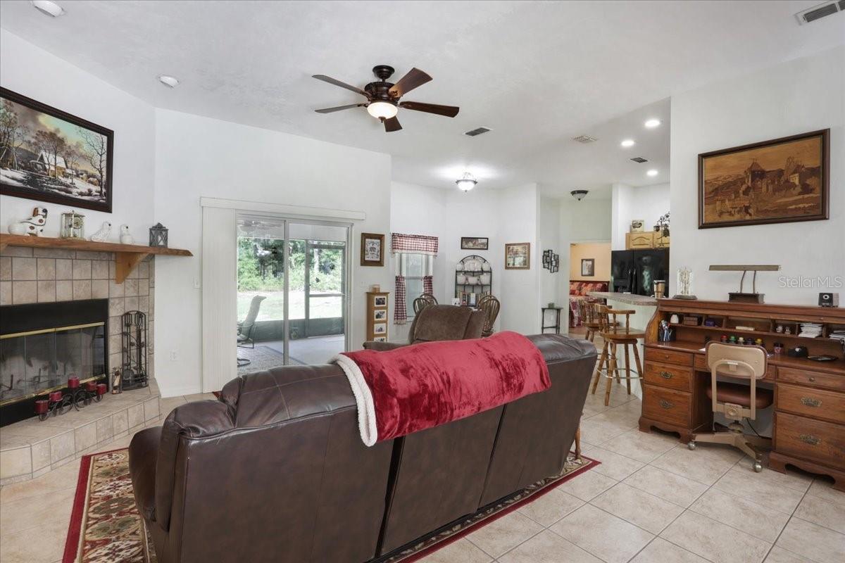 569 NW 40TH AVE, BELL, FL, 32619