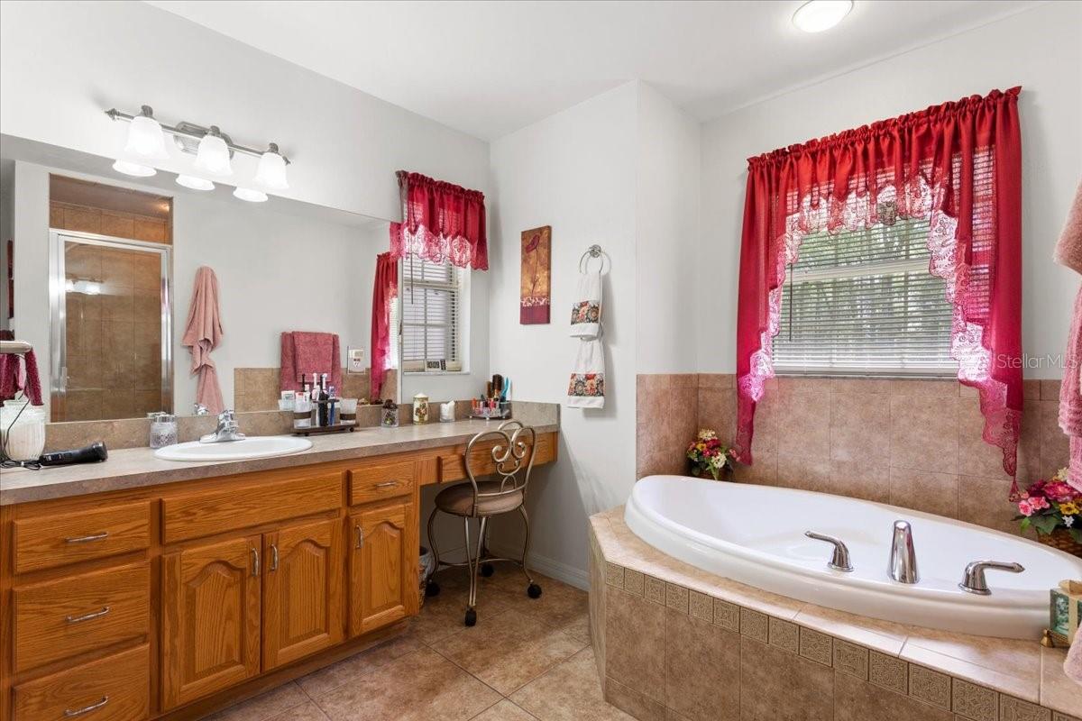569 NW 40TH AVE, BELL, FL, 32619