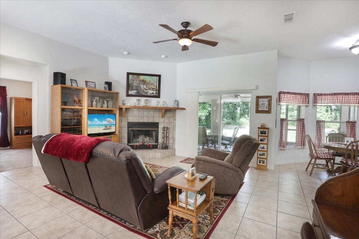 569 NW 40TH AVE, BELL, FL, 32619