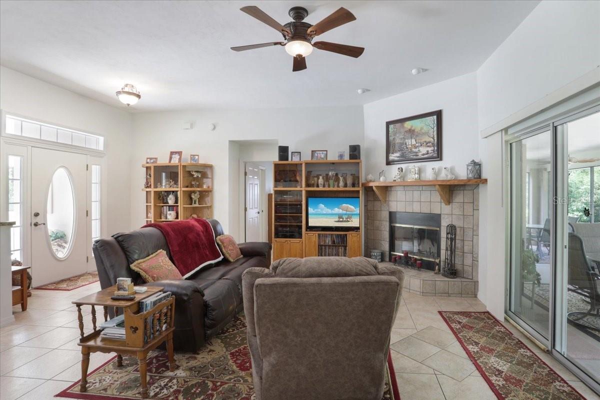 569 NW 40TH AVE, BELL, FL, 32619