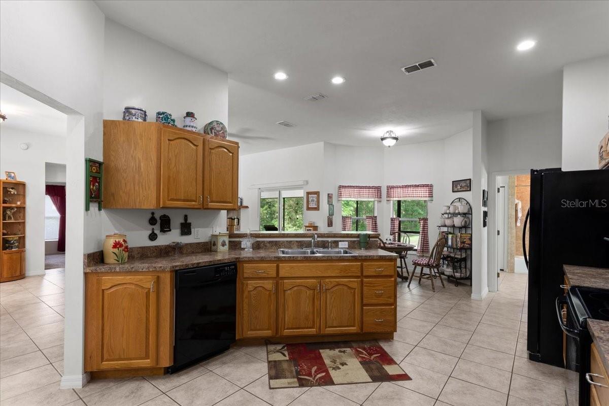569 NW 40TH AVE, BELL, FL, 32619