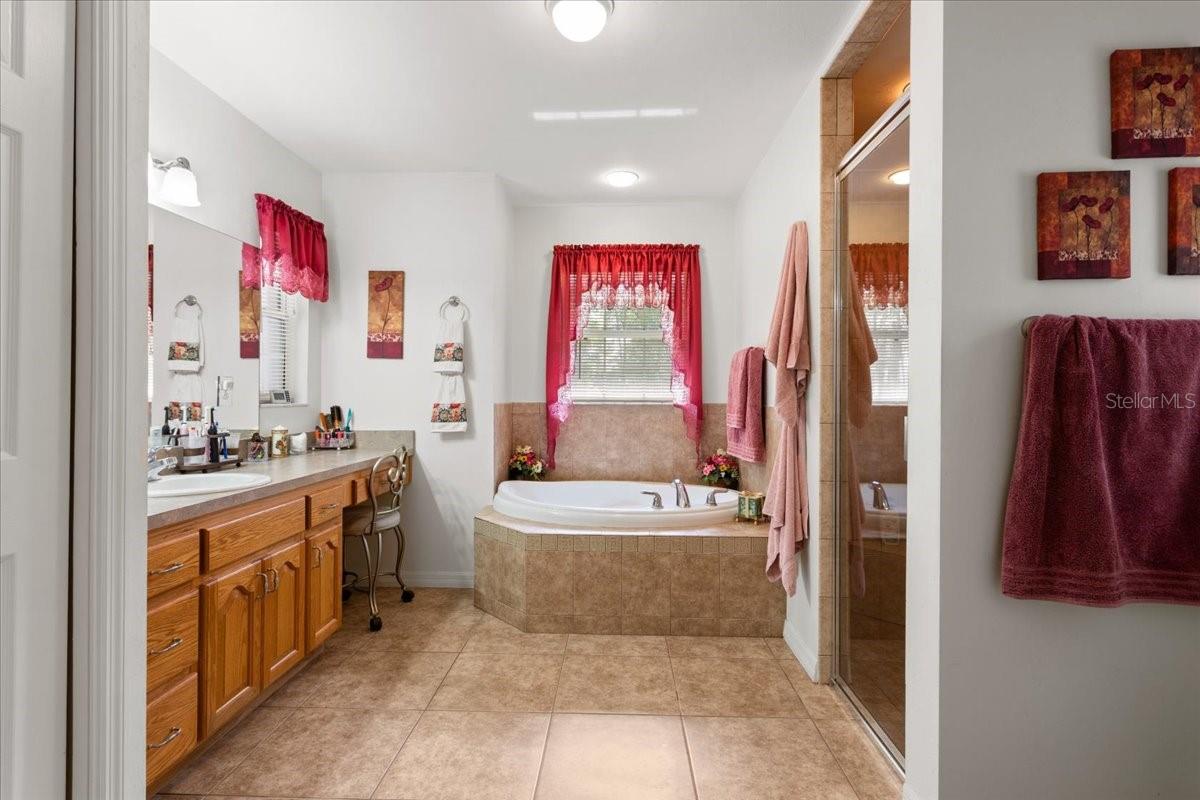 569 NW 40TH AVE, BELL, FL, 32619