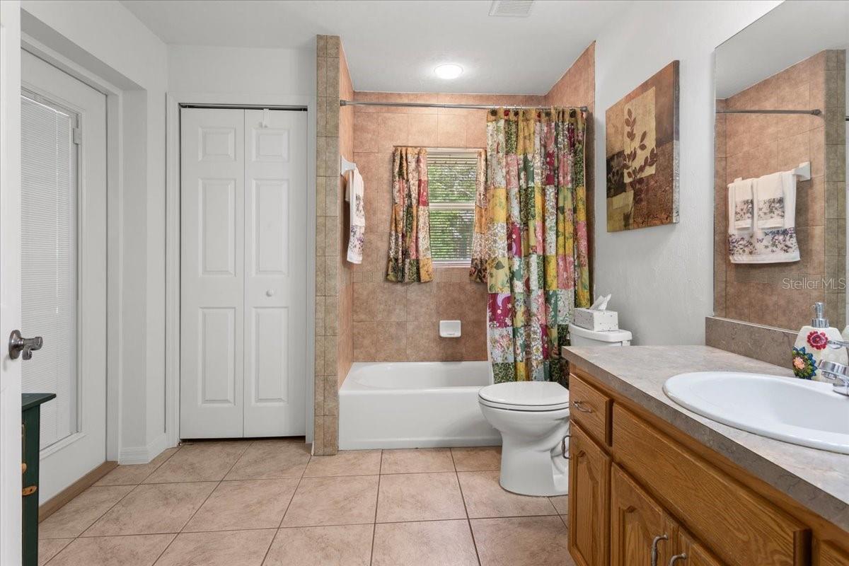 569 NW 40TH AVE, BELL, FL, 32619