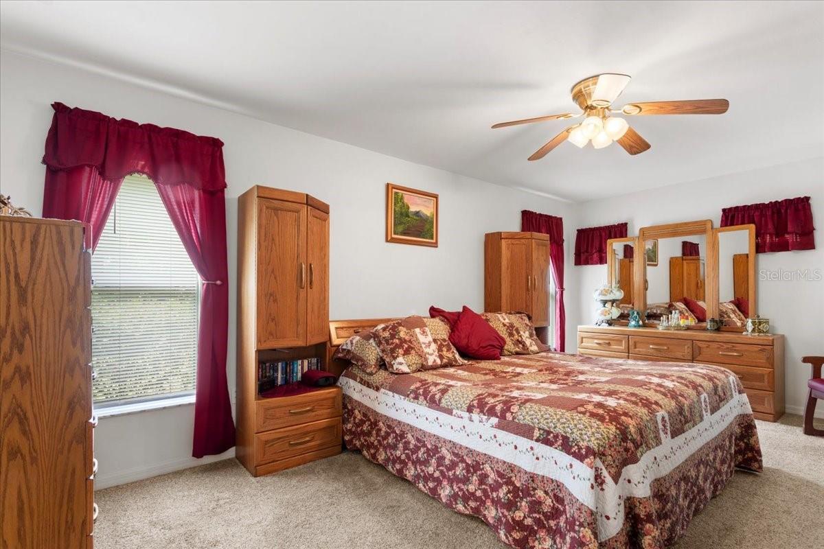 569 NW 40TH AVE, BELL, FL, 32619