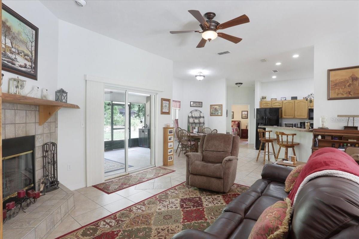 569 NW 40TH AVE, BELL, FL, 32619