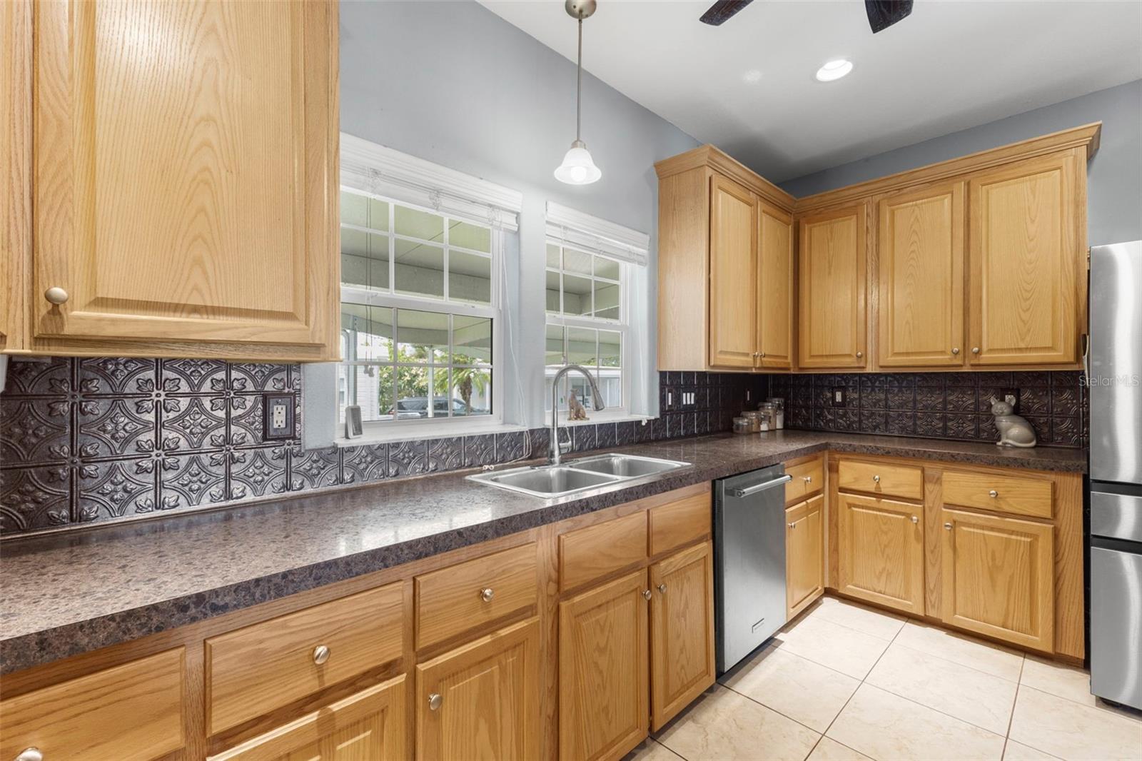124 AMERICANA CT NE #214, ST PETERSBURG, FL, 33702