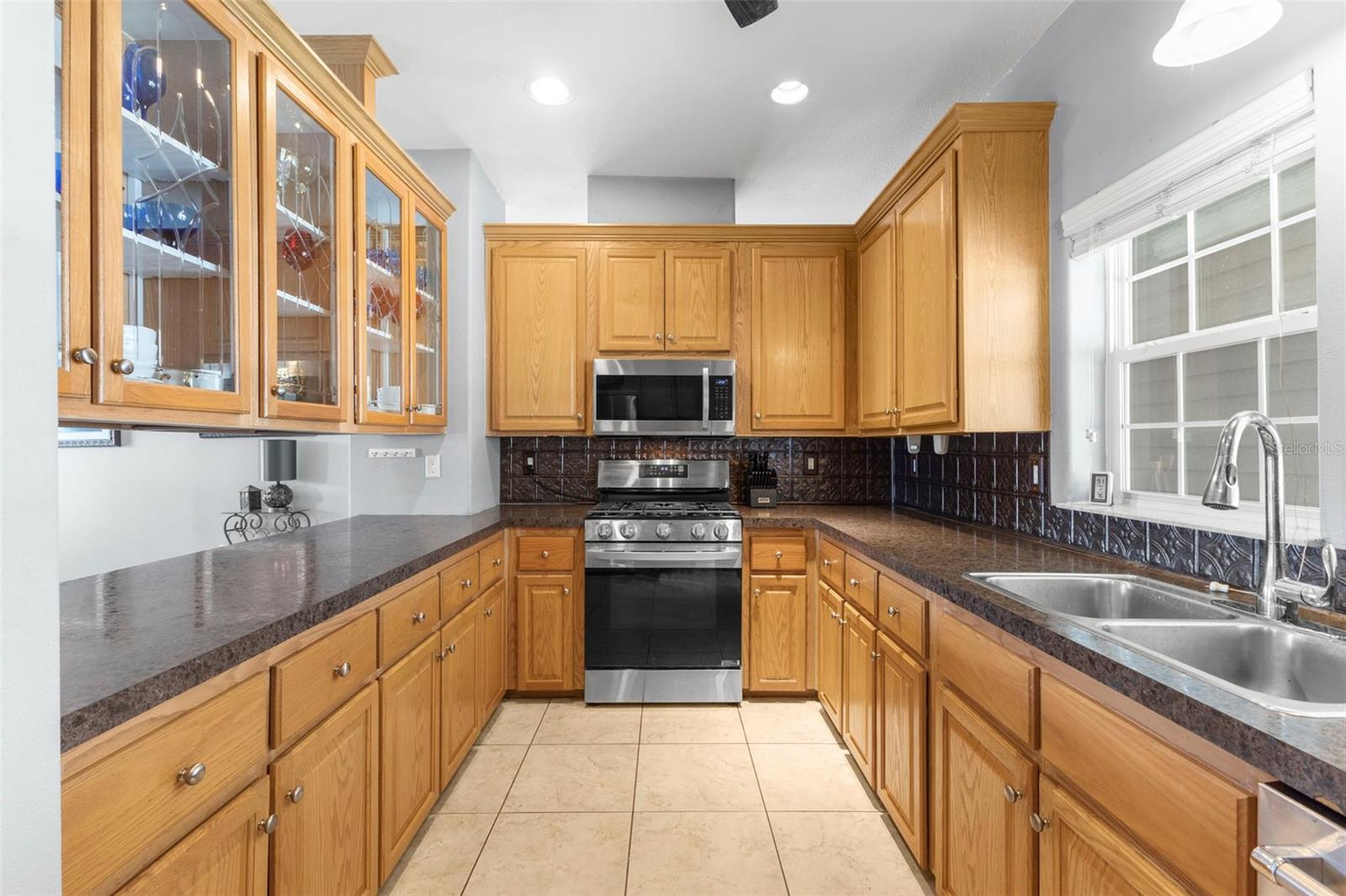 124 AMERICANA CT NE #214, ST PETERSBURG, FL, 33702