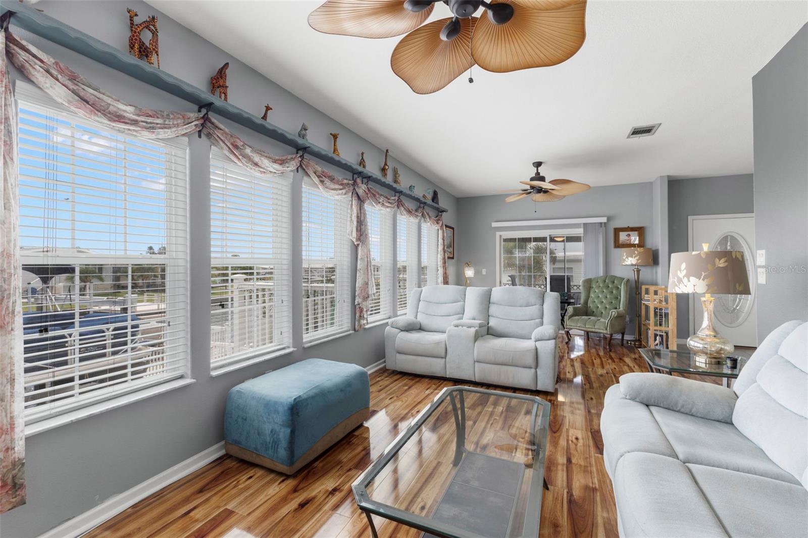 124 AMERICANA CT NE #214, ST PETERSBURG, FL, 33702