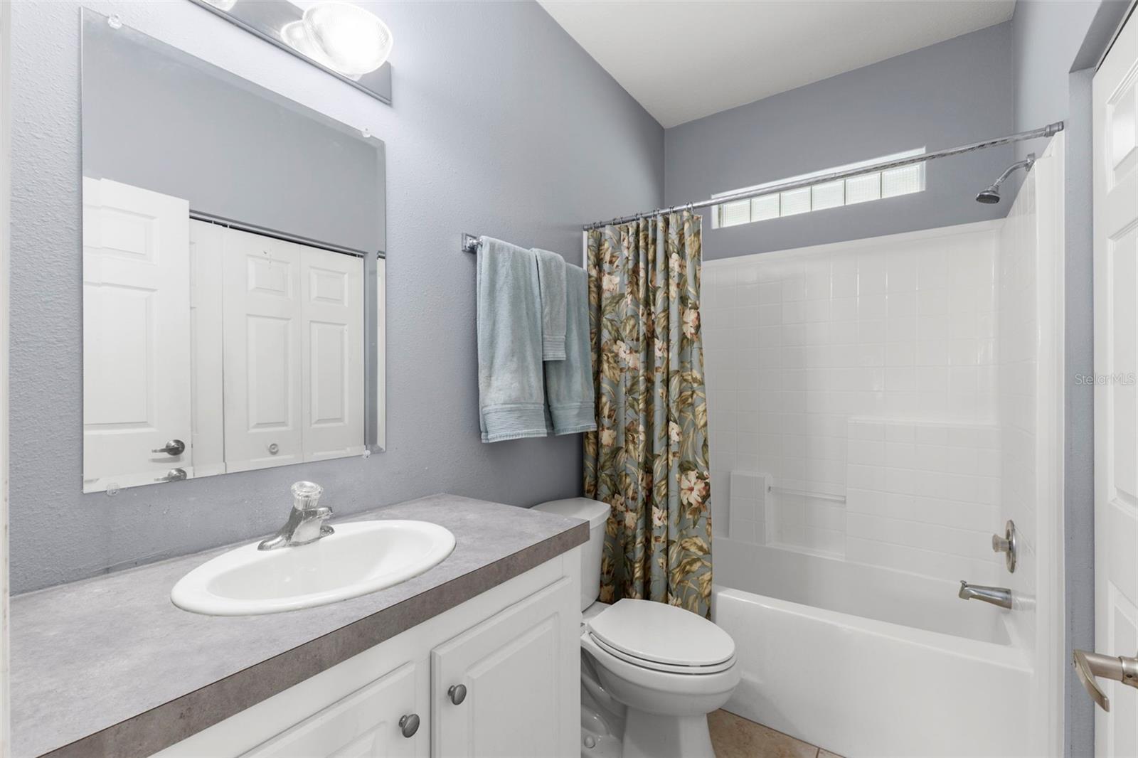 124 AMERICANA CT NE #214, ST PETERSBURG, FL, 33702