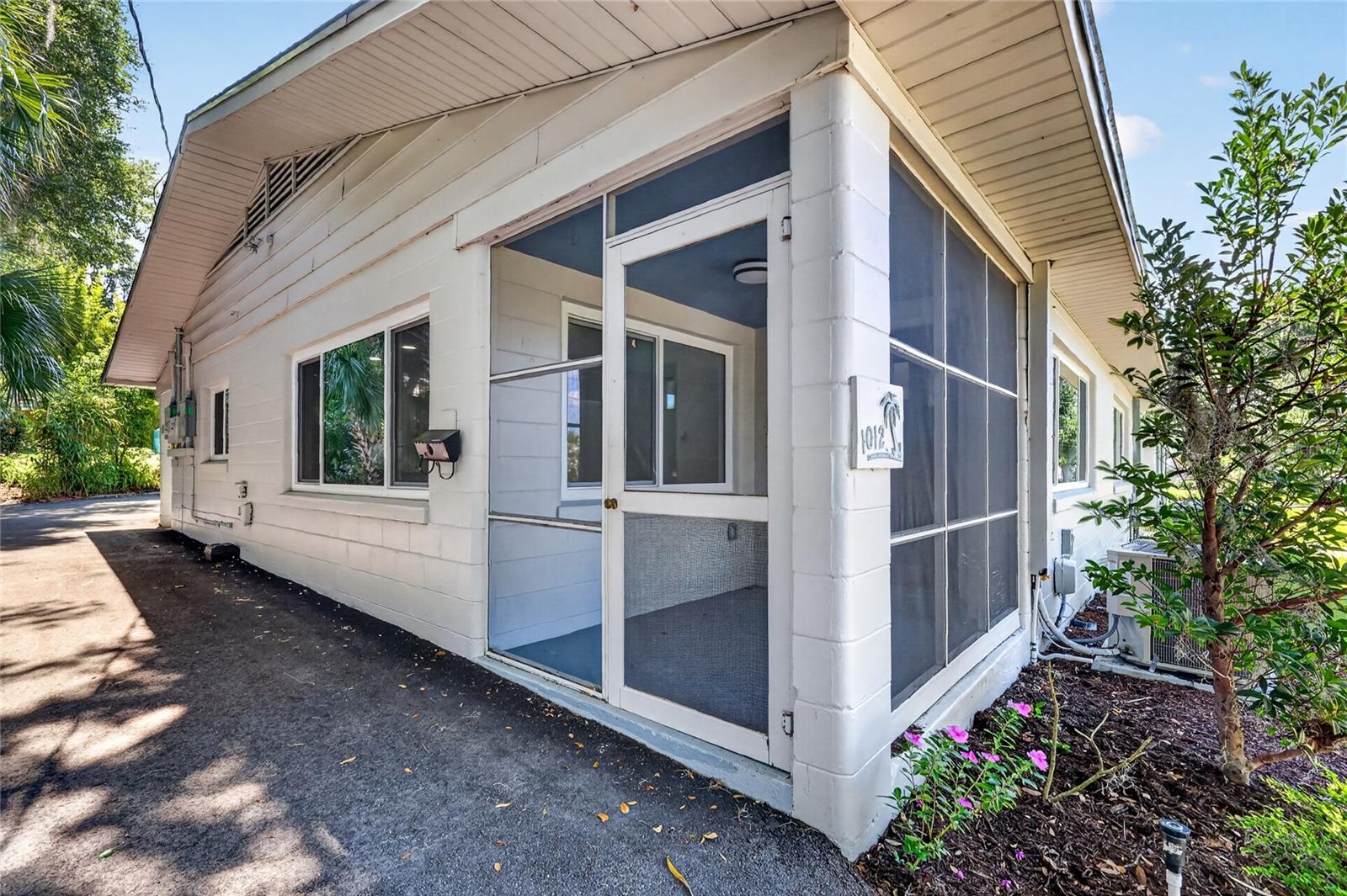 1012 N BAKER ST, MOUNT DORA, FL, 32757