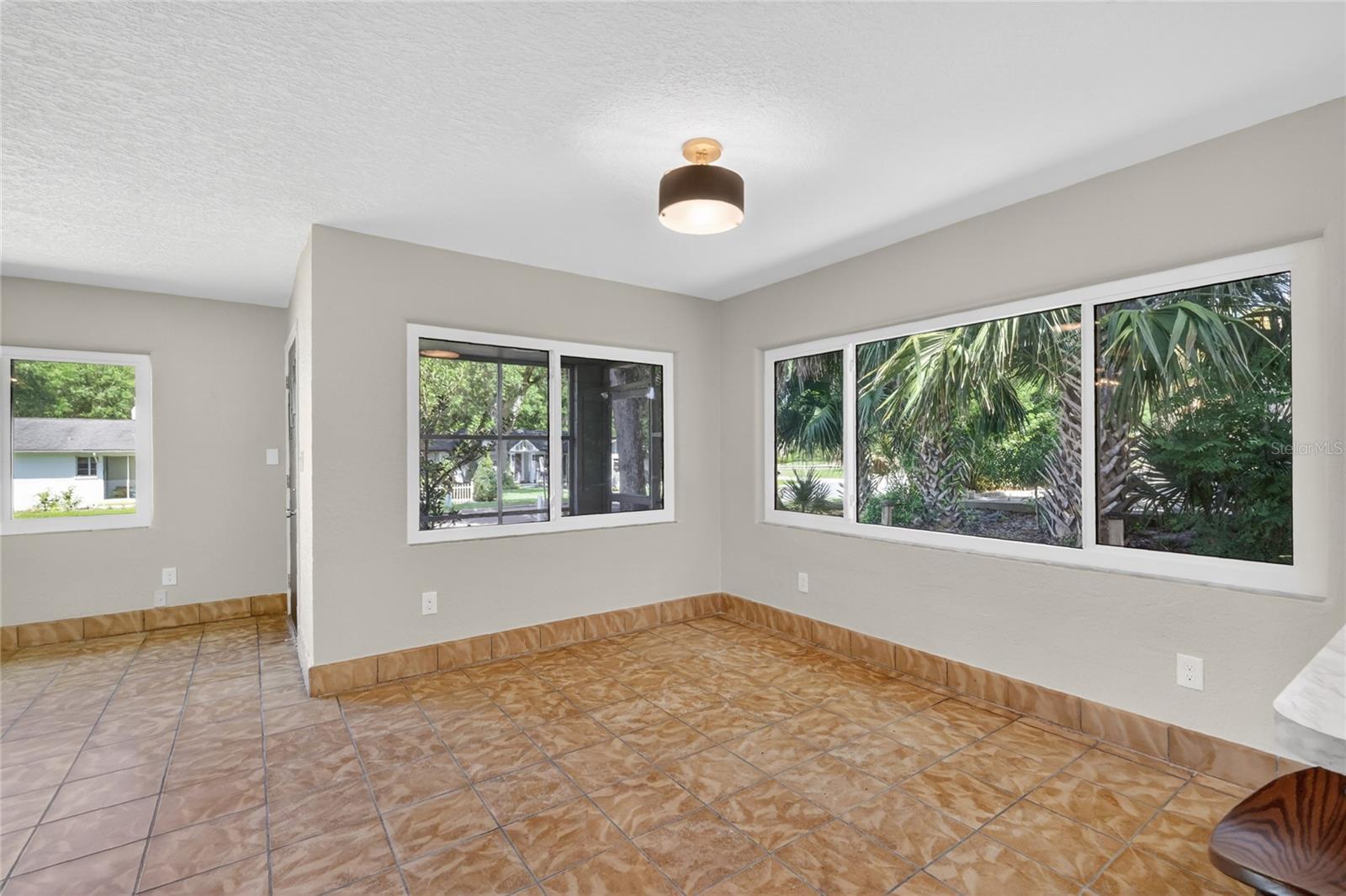 1012 N BAKER ST, MOUNT DORA, FL, 32757