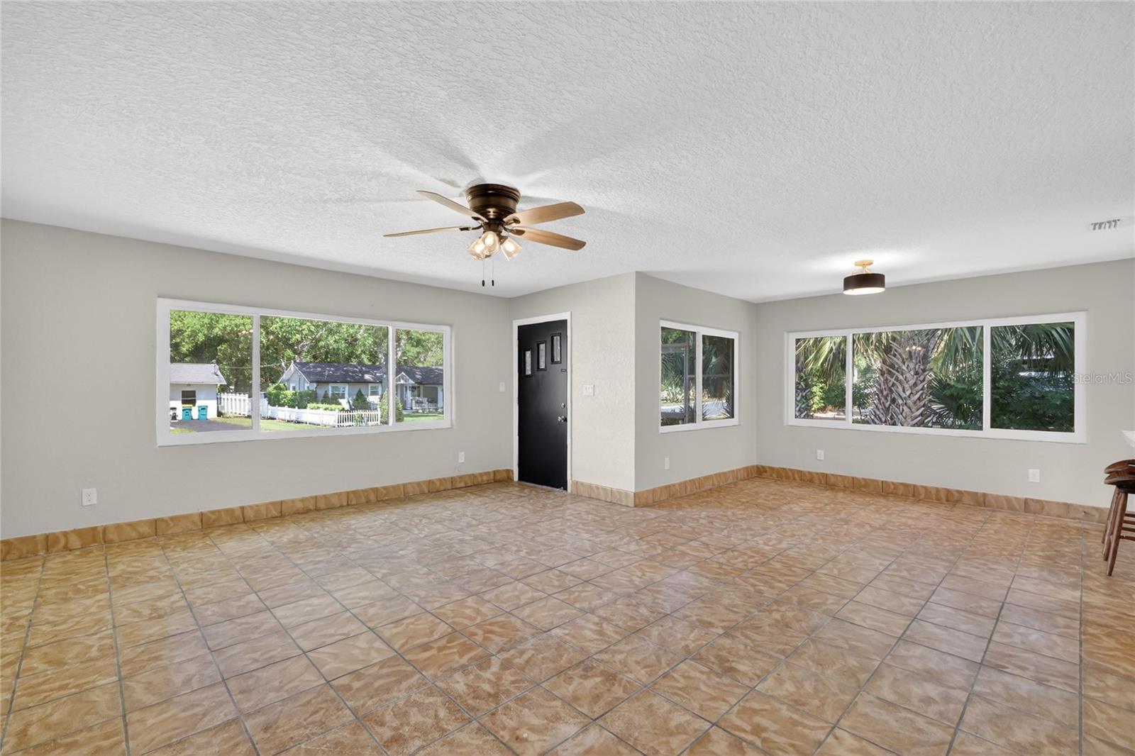 1012 N BAKER ST, MOUNT DORA, FL, 32757