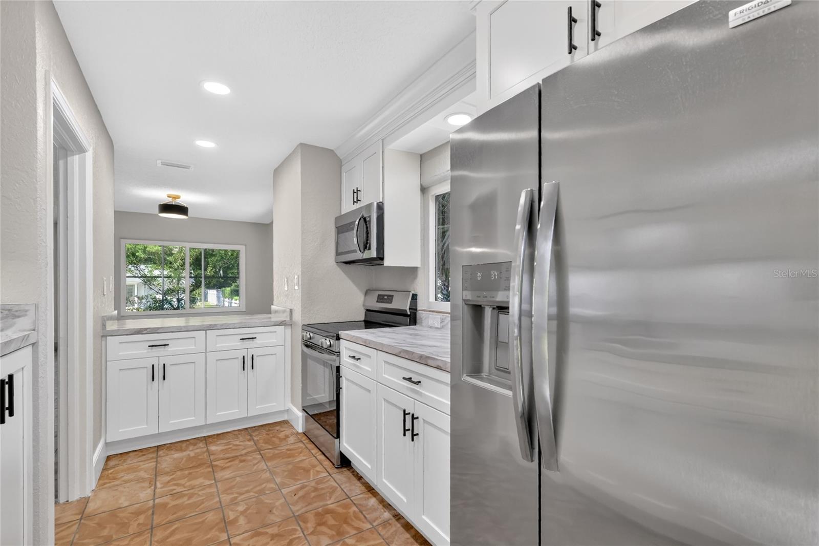 1012 N BAKER ST, MOUNT DORA, FL, 32757