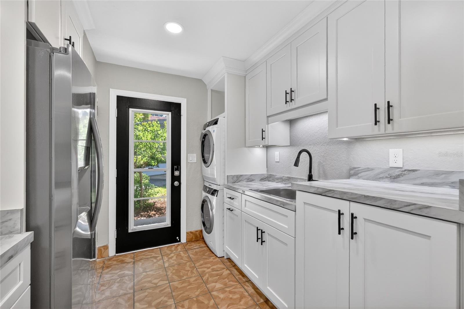 1012 N BAKER ST, MOUNT DORA, FL, 32757