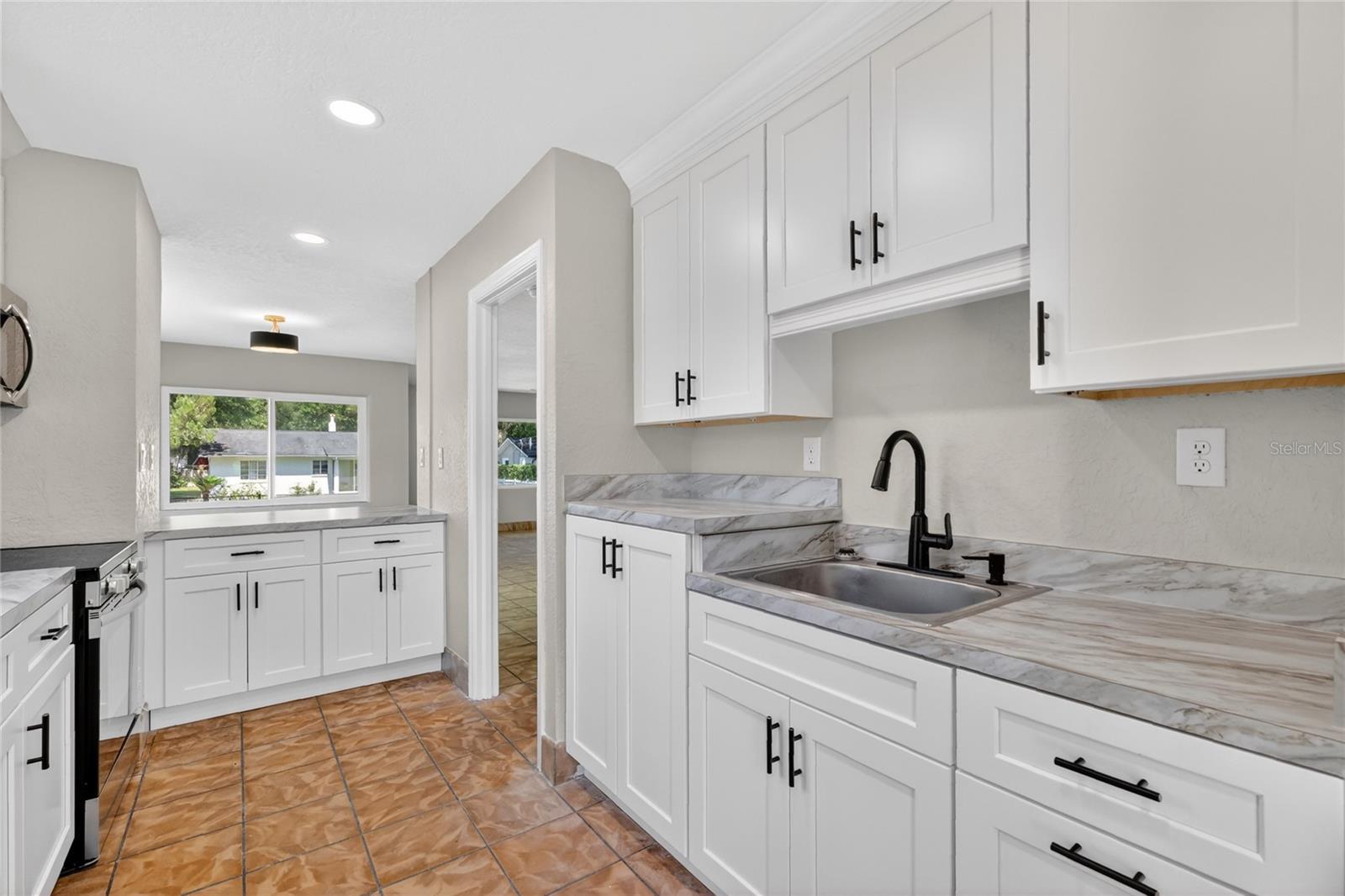 1012 N BAKER ST, MOUNT DORA, FL, 32757
