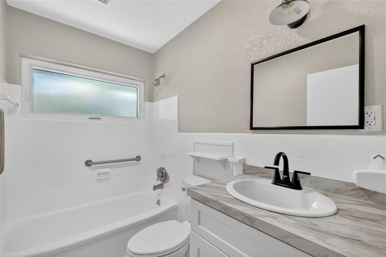 1012 N BAKER ST, MOUNT DORA, FL, 32757