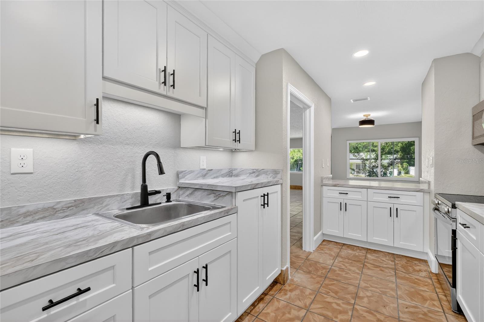 1012 N BAKER ST, MOUNT DORA, FL, 32757