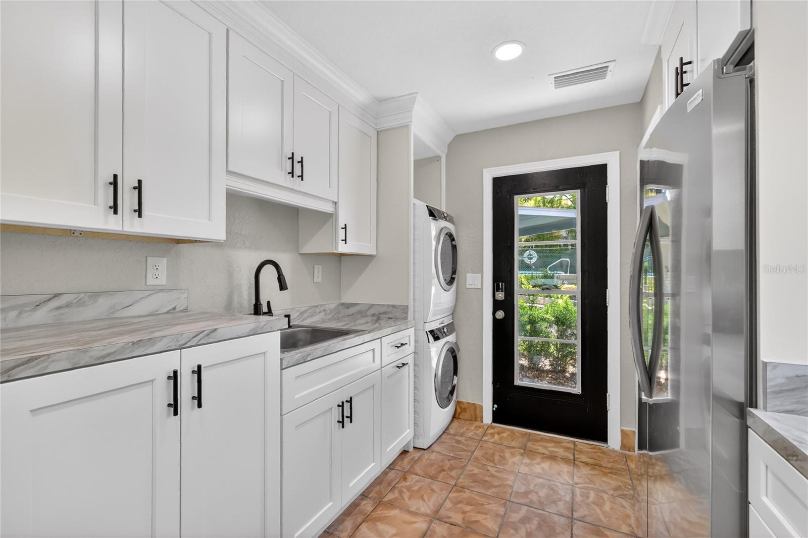 1012 N BAKER ST, MOUNT DORA, FL, 32757