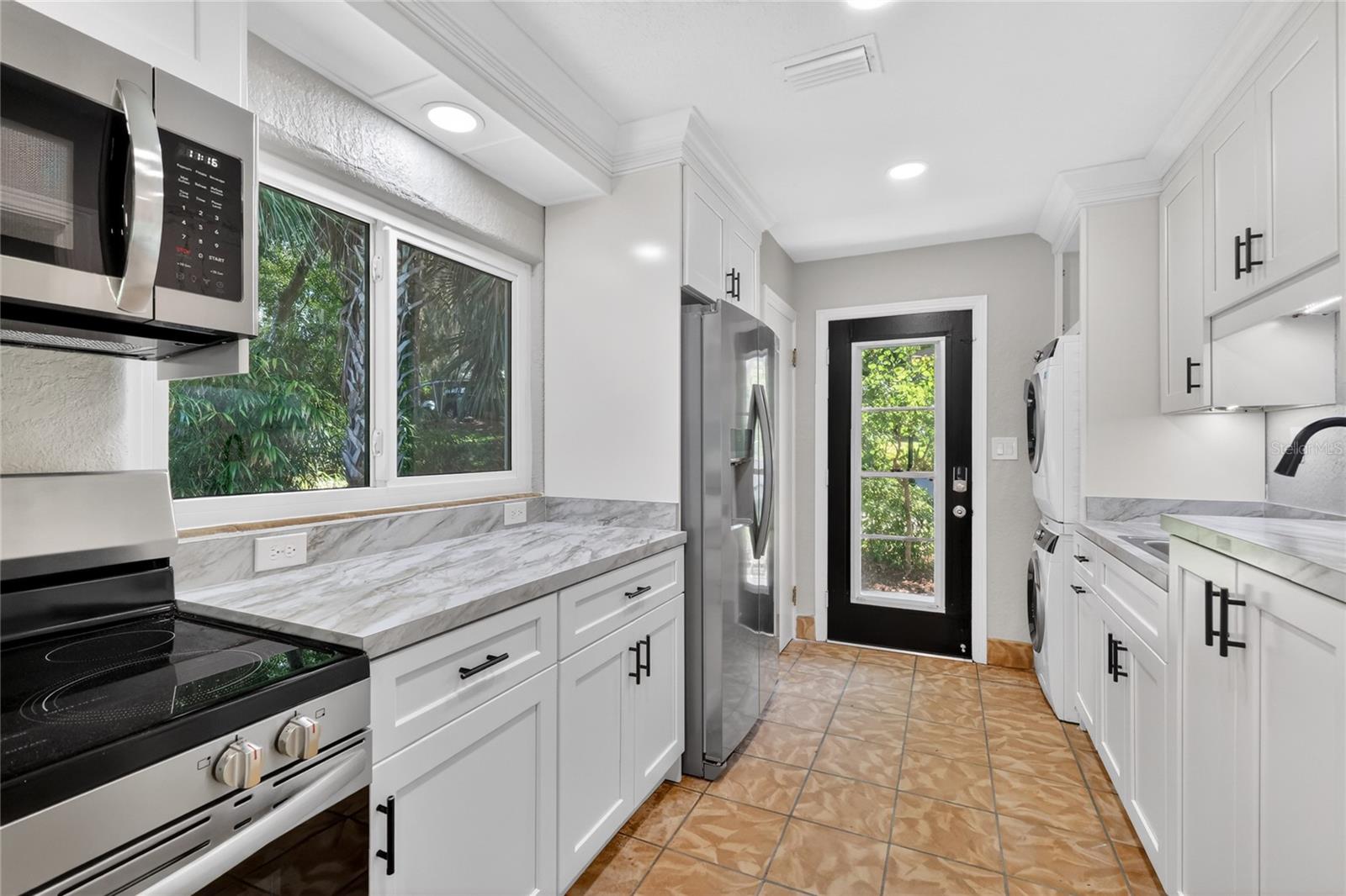 1012 N BAKER ST, MOUNT DORA, FL, 32757