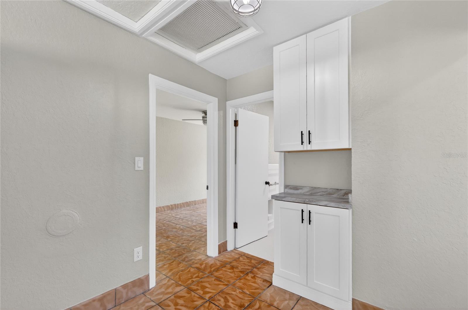1012 N BAKER ST, MOUNT DORA, FL, 32757