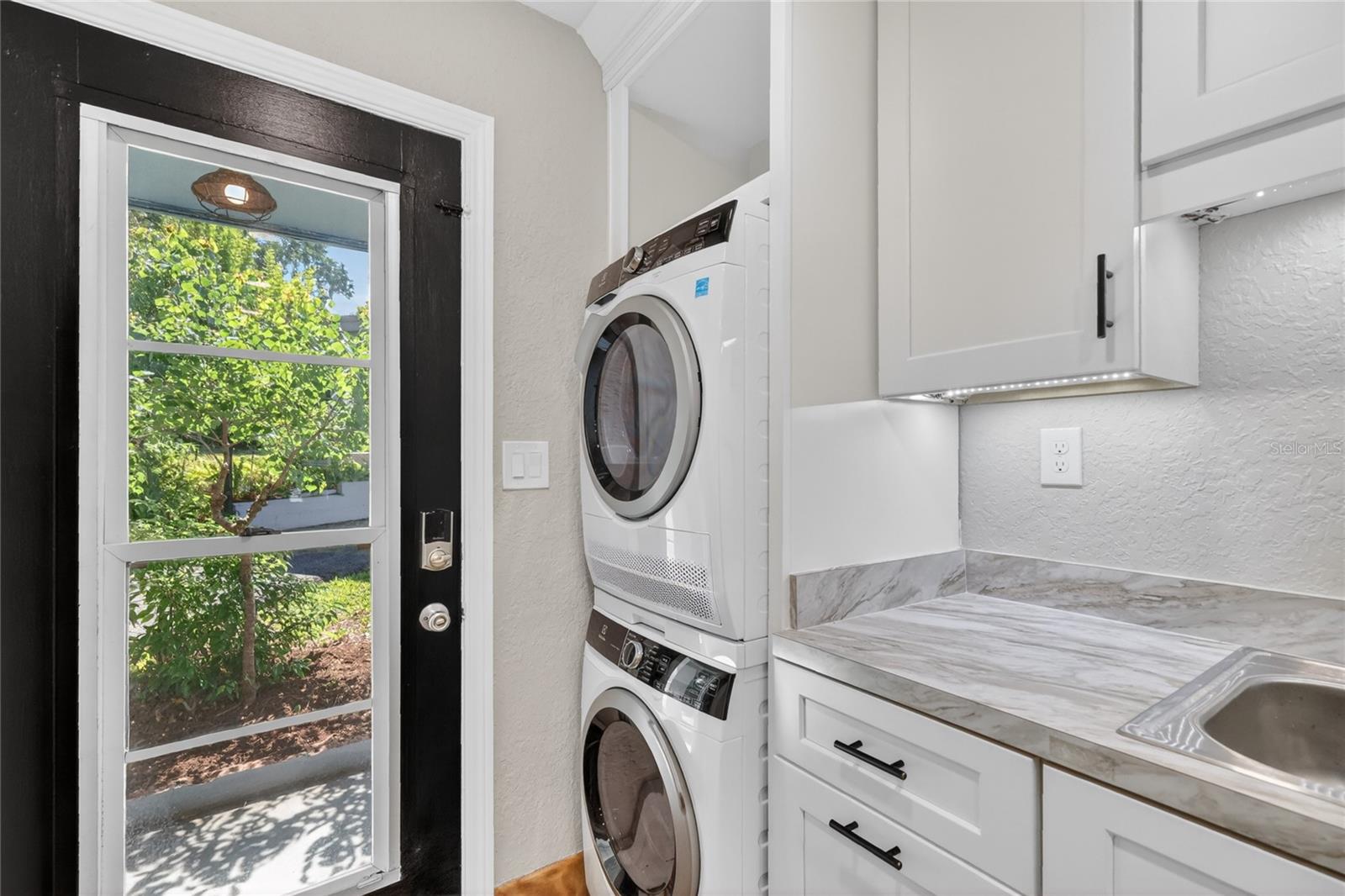 1012 N BAKER ST, MOUNT DORA, FL, 32757