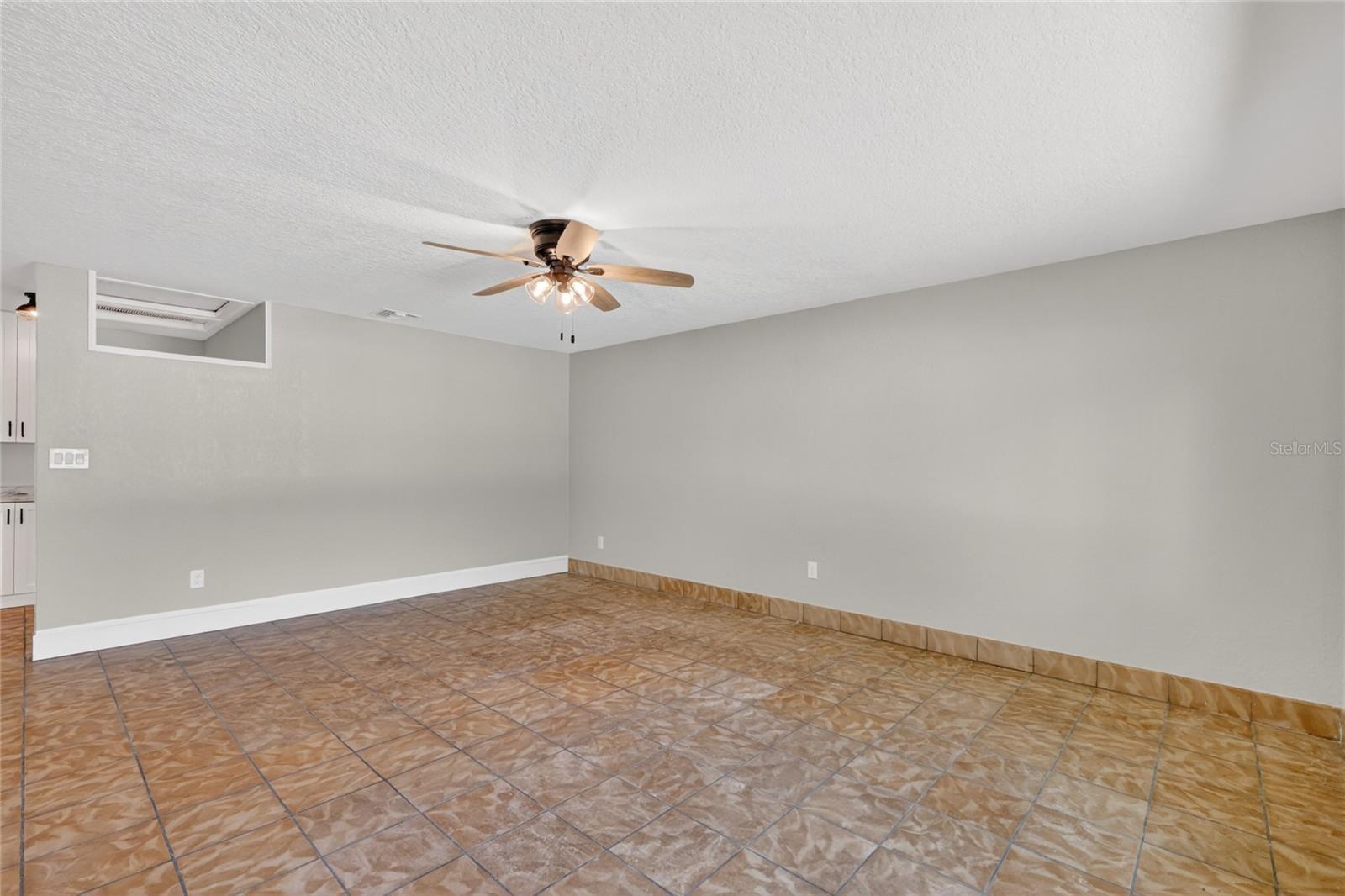 1012 N BAKER ST, MOUNT DORA, FL, 32757