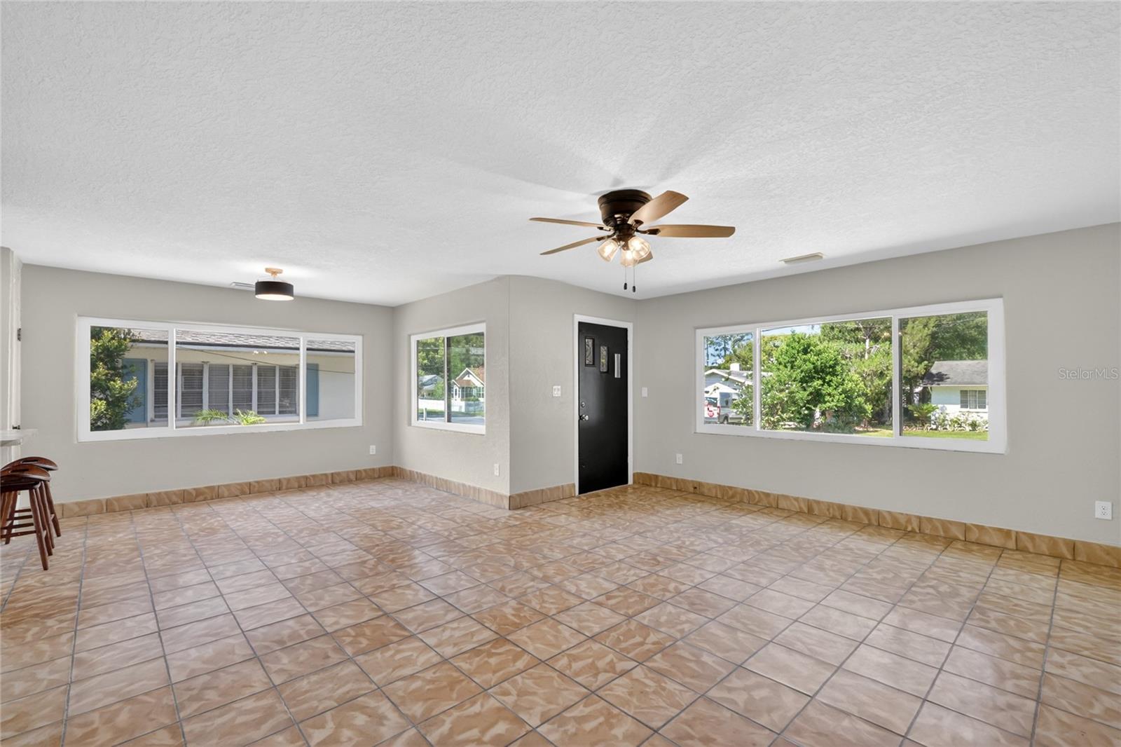 1012 N BAKER ST, MOUNT DORA, FL, 32757