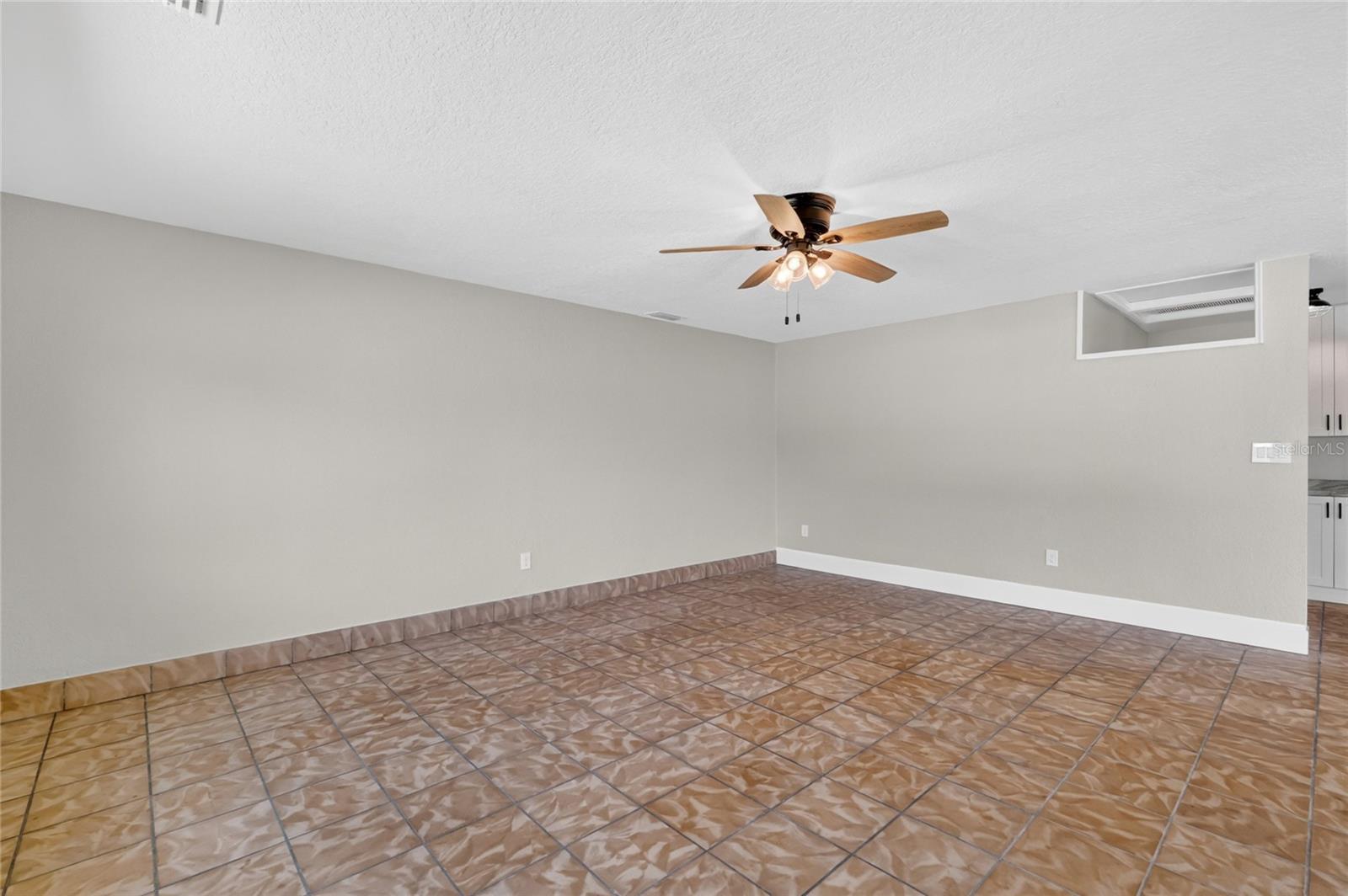 1012 N BAKER ST, MOUNT DORA, FL, 32757