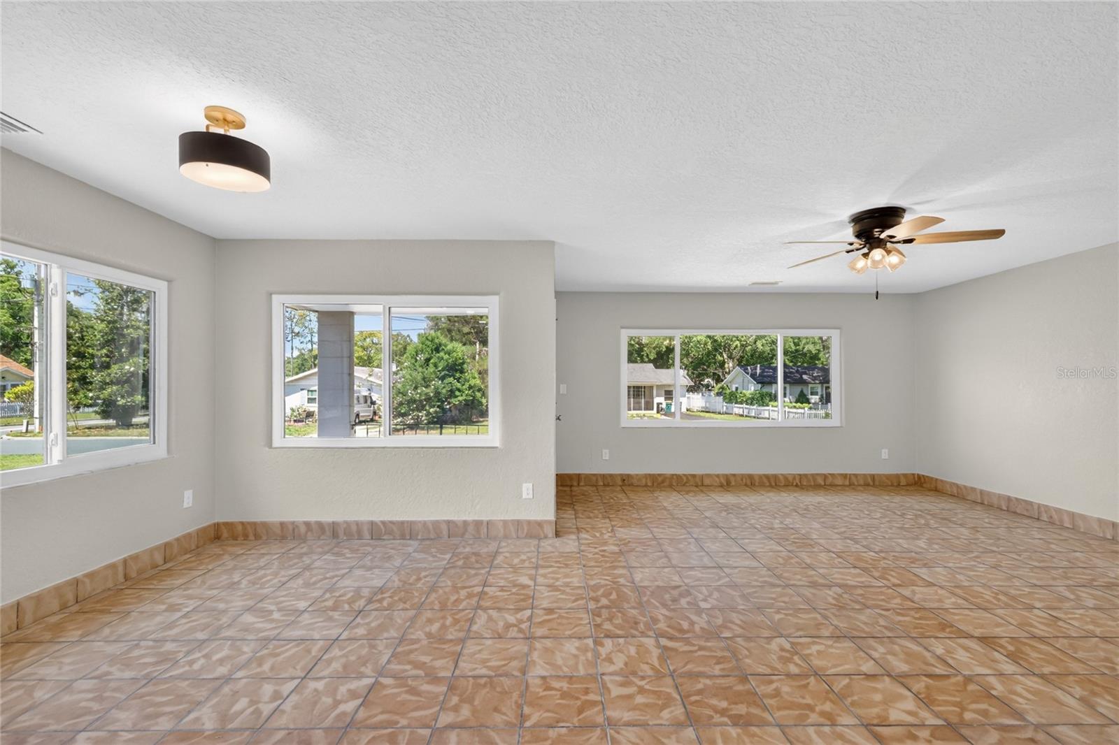 1012 N BAKER ST, MOUNT DORA, FL, 32757