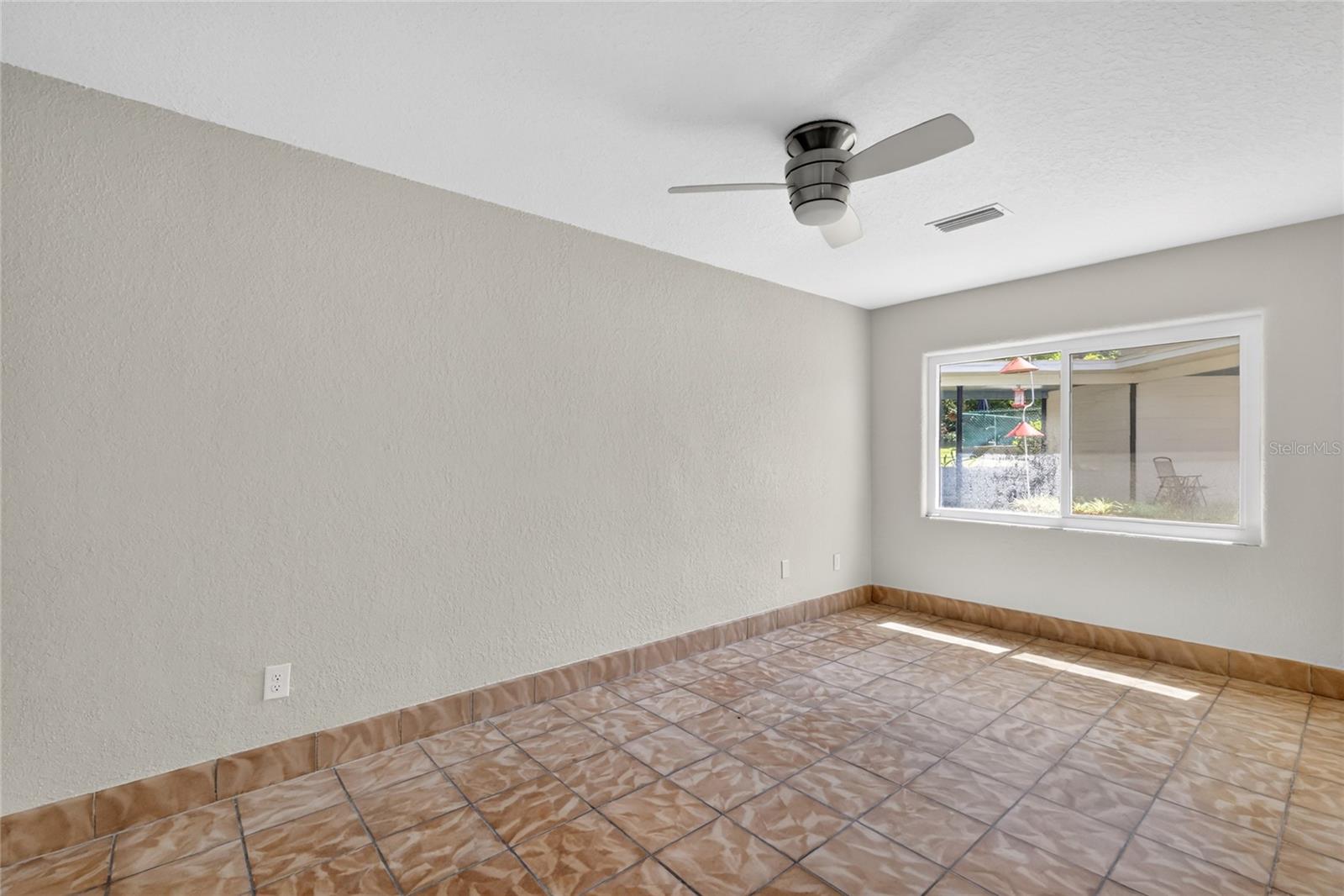 1012 N BAKER ST, MOUNT DORA, FL, 32757