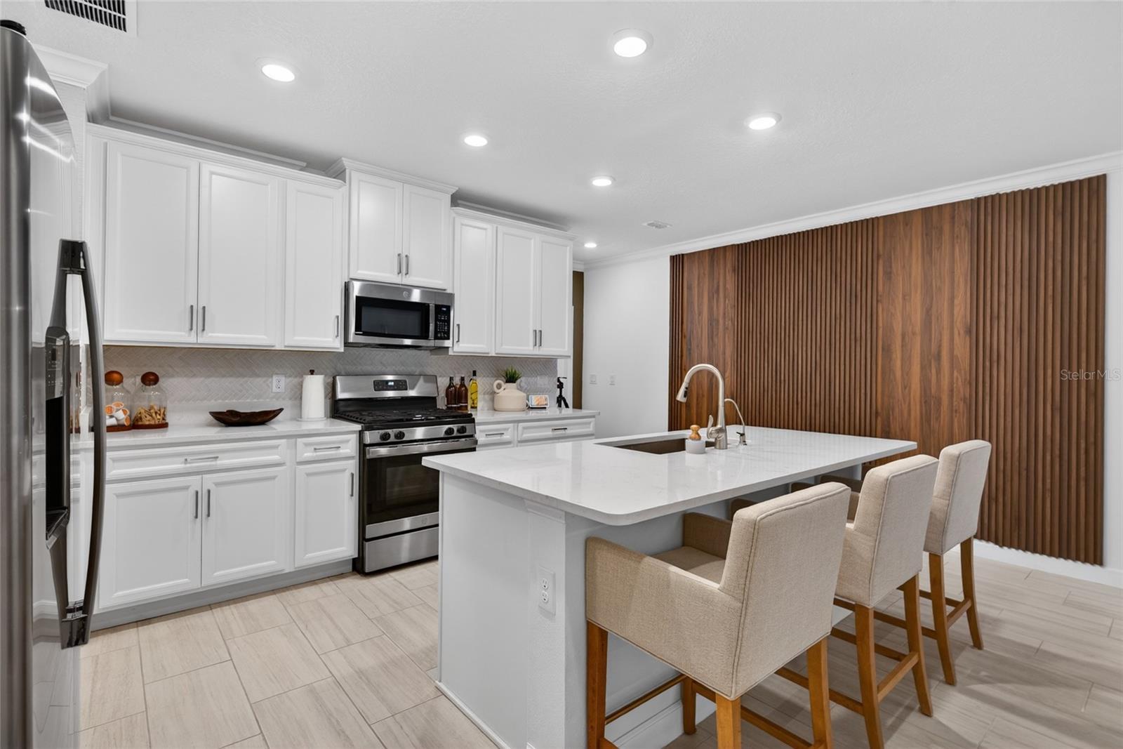17554 HOLLY WELL AVE, WIMAUMA, FL, 33598