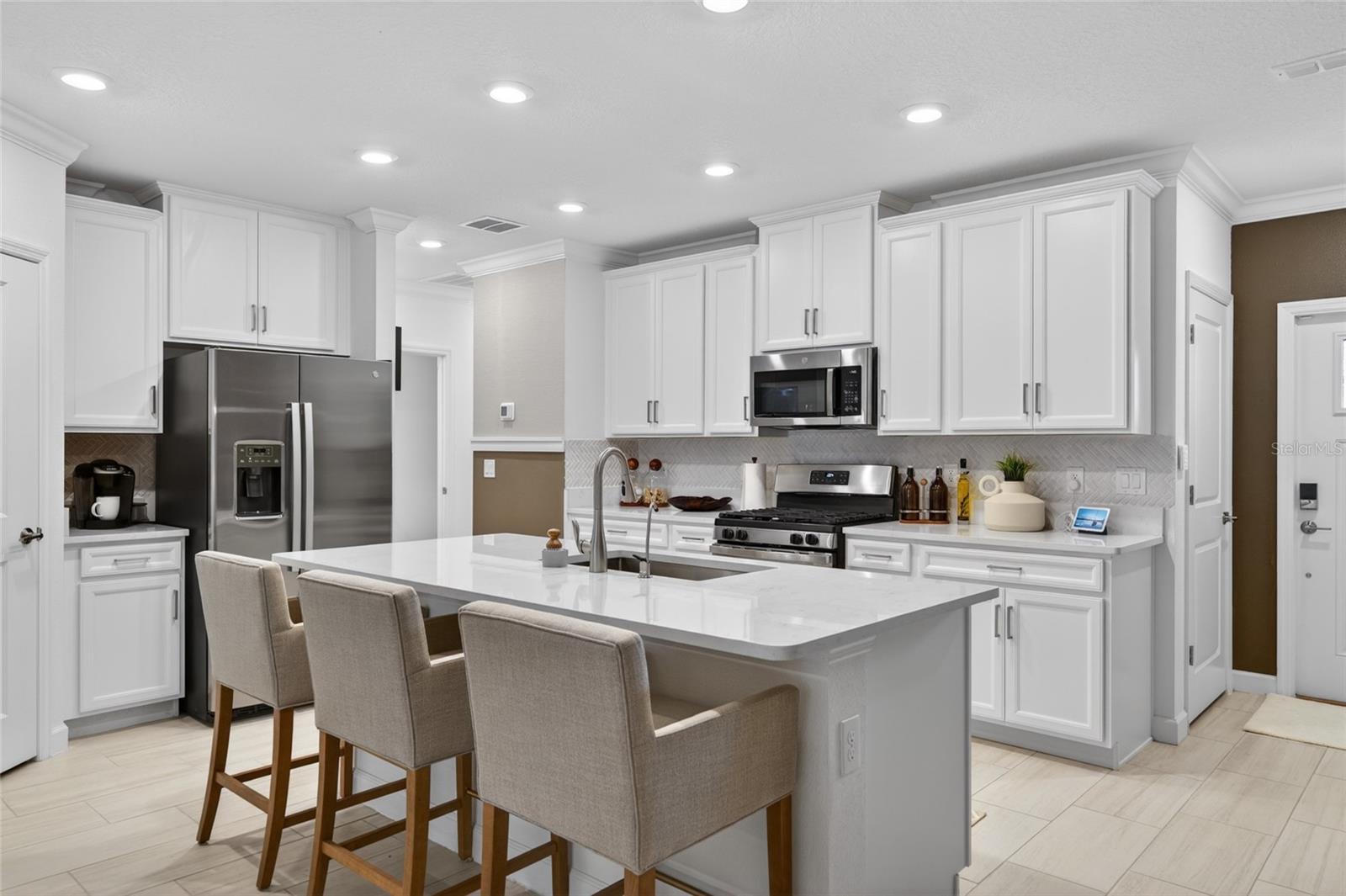 17554 HOLLY WELL AVE, WIMAUMA, FL, 33598