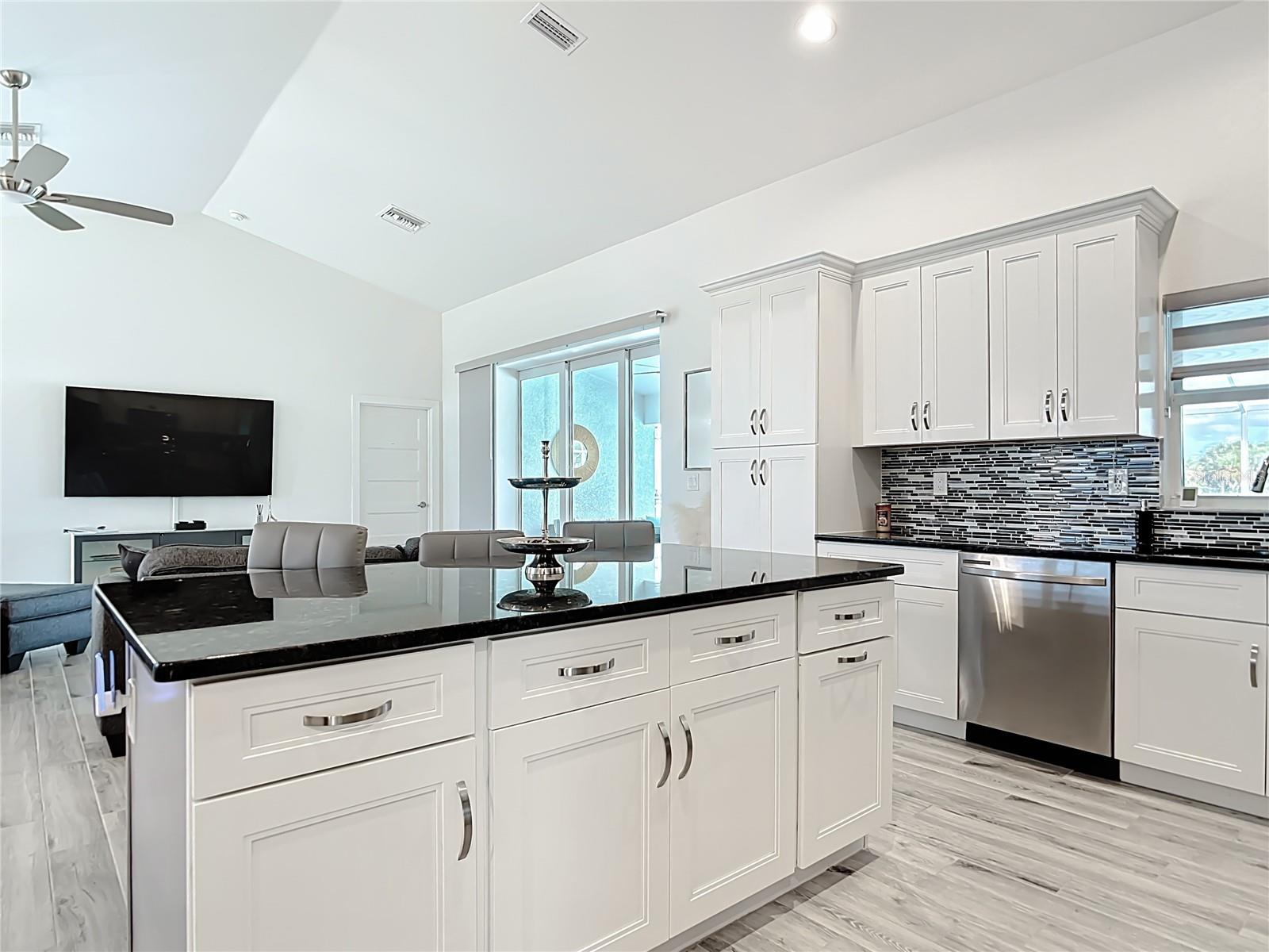 202 LONG MEADOW LN, ROTONDA WEST, FL, 33947