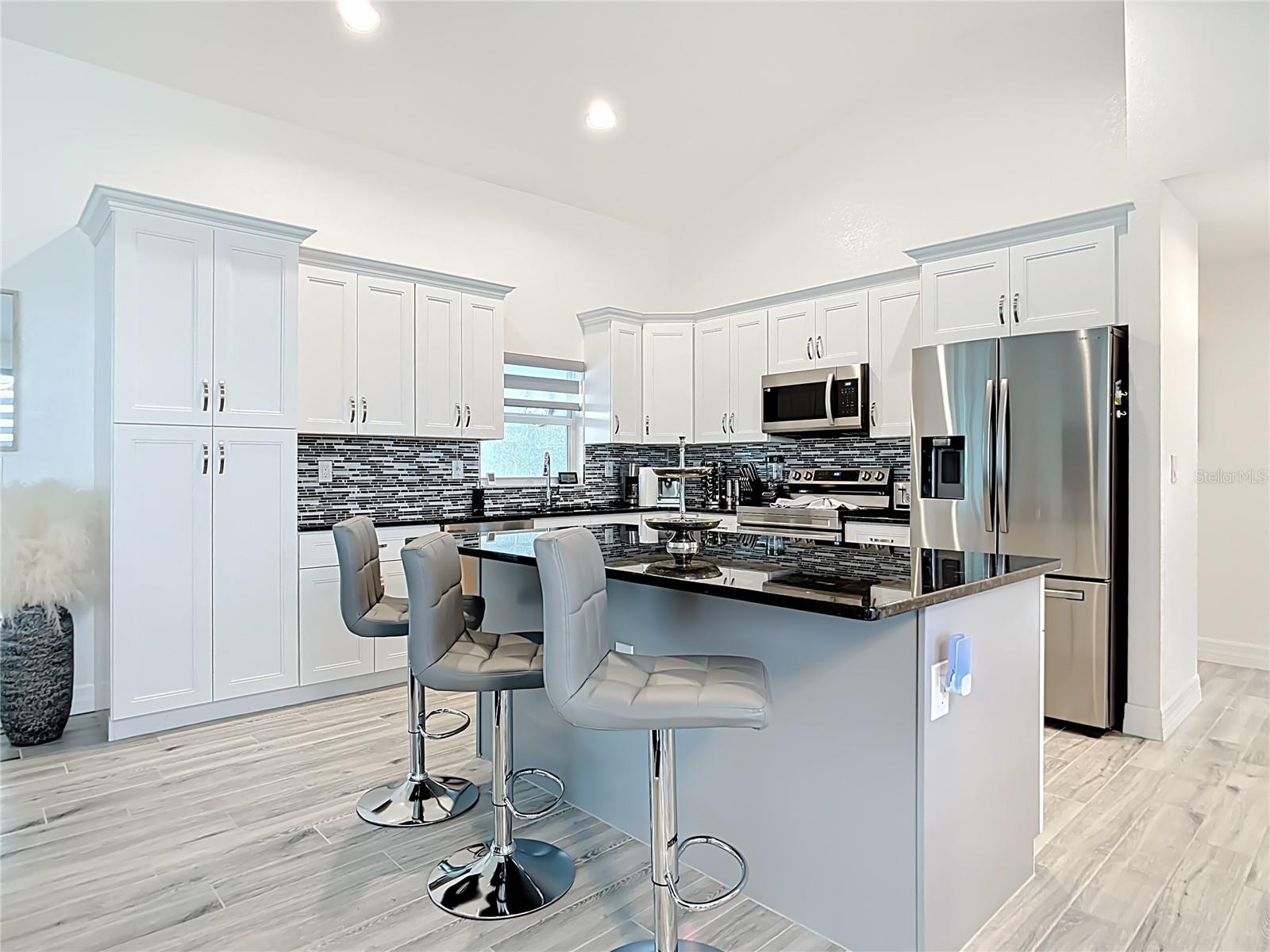 202 LONG MEADOW LN, ROTONDA WEST, FL, 33947