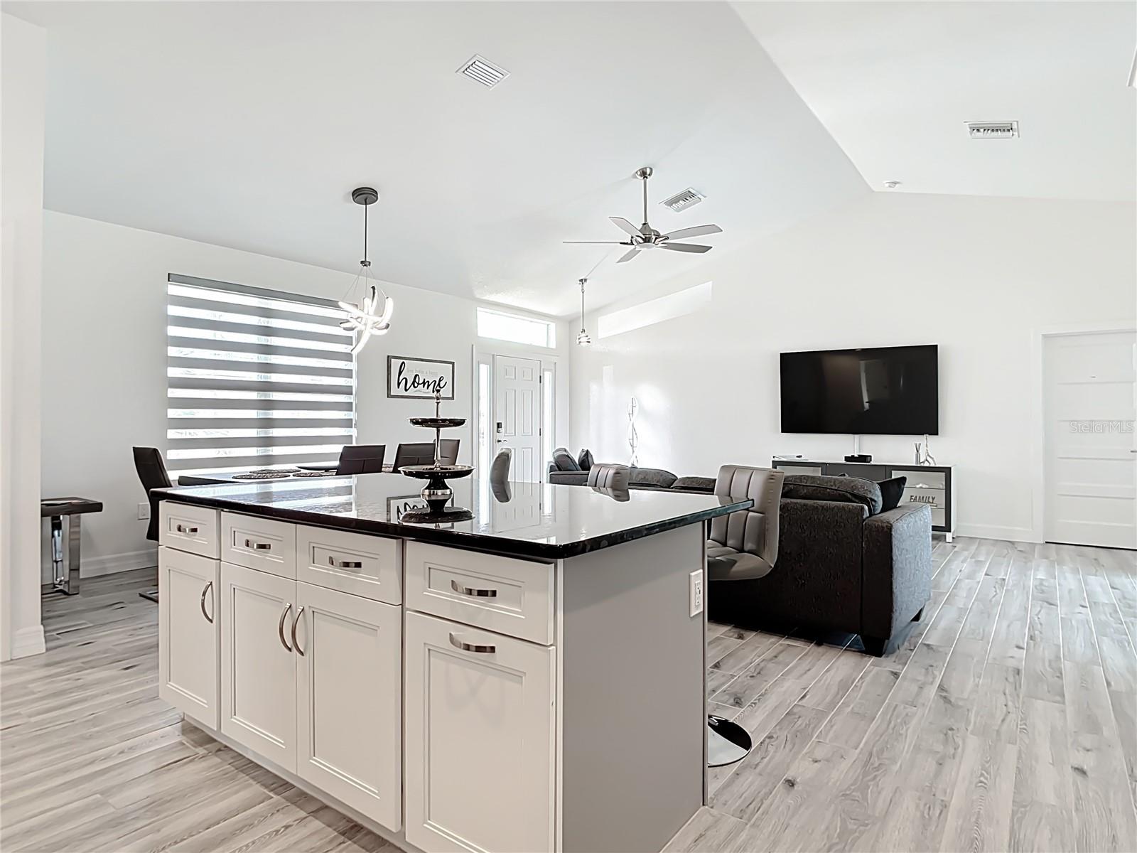 202 LONG MEADOW LN, ROTONDA WEST, FL, 33947
