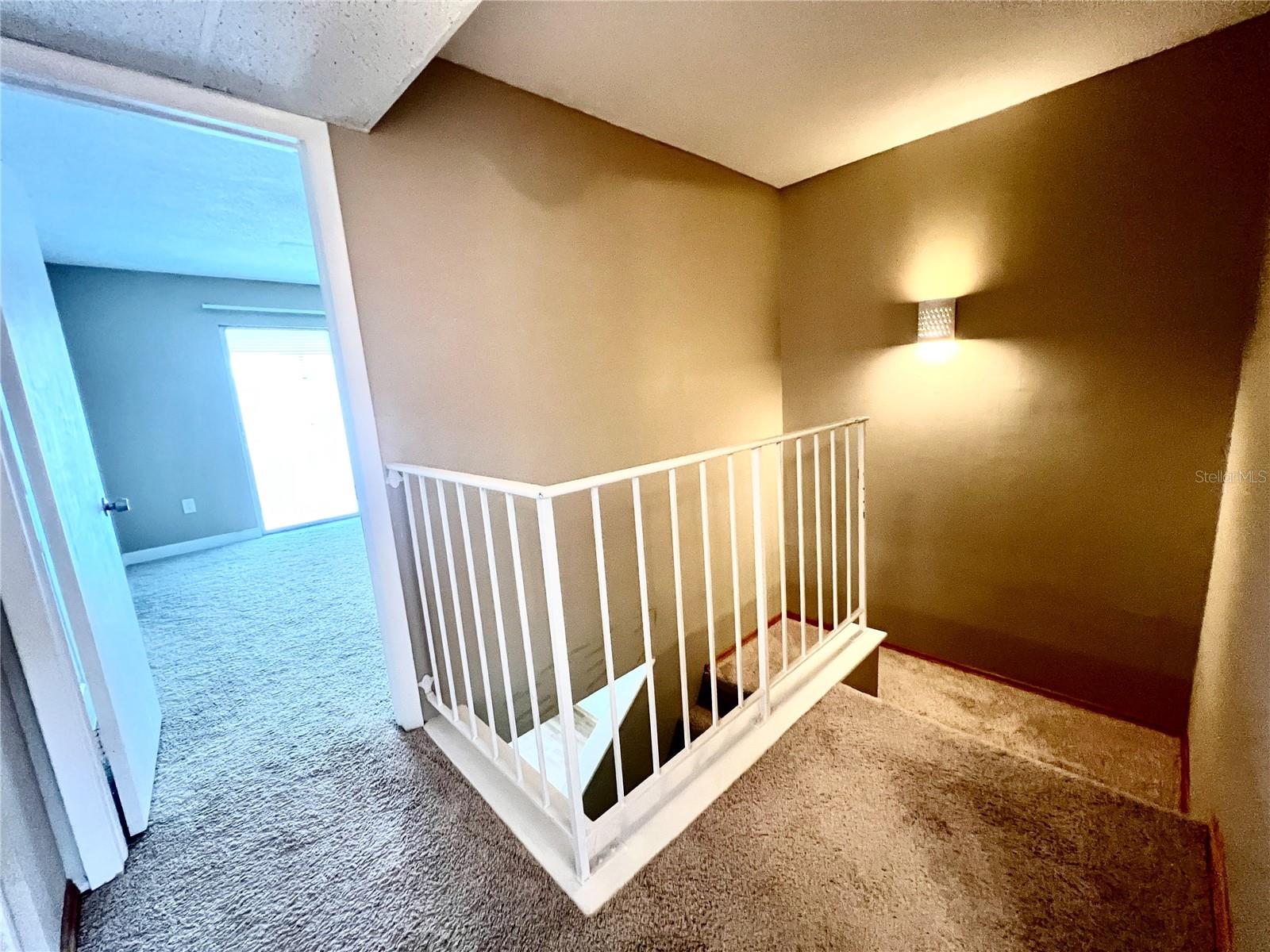 14402 REUTER STRASSE CIR #223, TAMPA, FL, 33613
