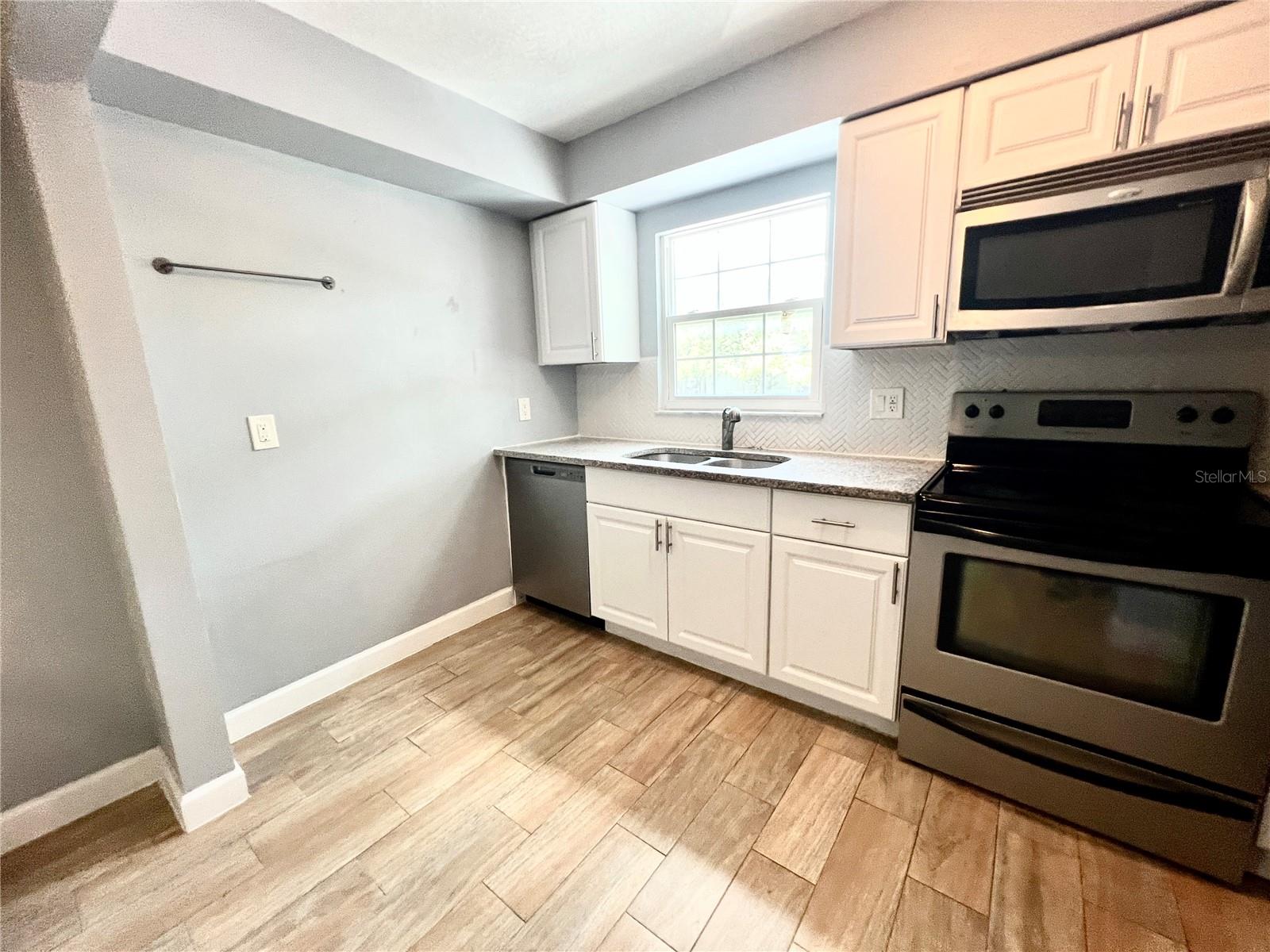 14402 REUTER STRASSE CIR #223, TAMPA, FL, 33613