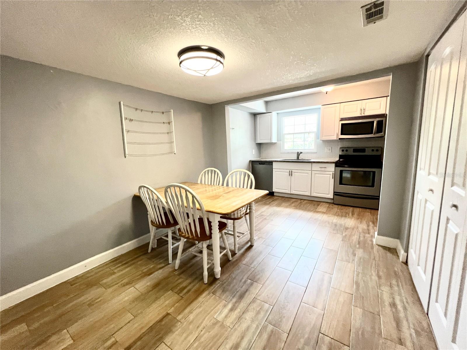 14402 REUTER STRASSE CIR #223, TAMPA, FL, 33613