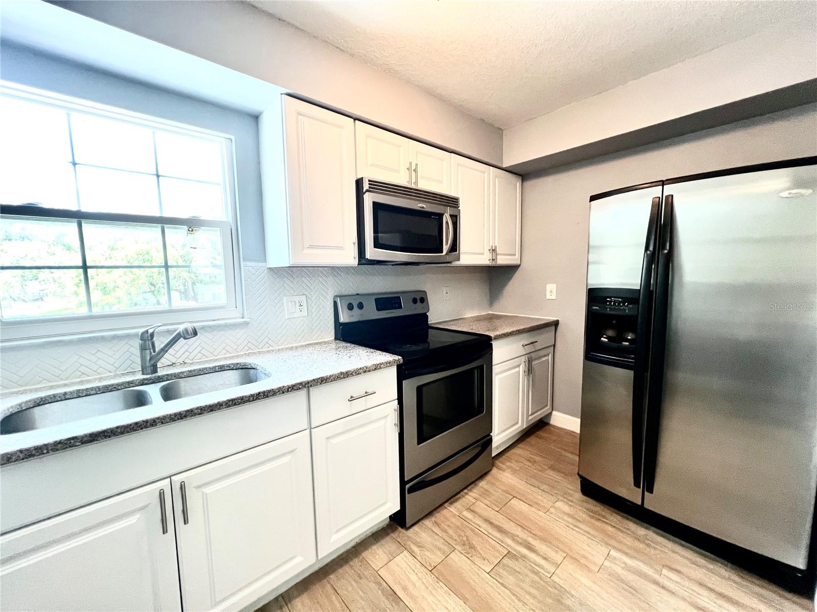 14402 REUTER STRASSE CIR #223, TAMPA, FL, 33613