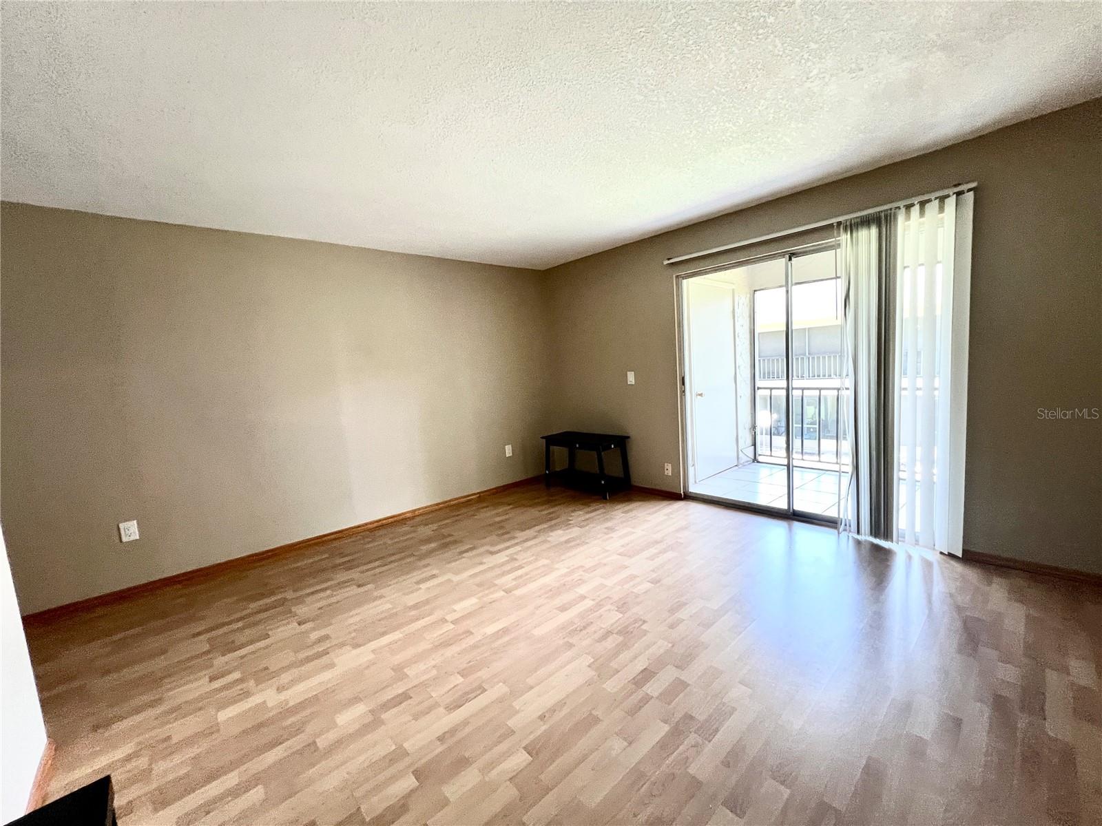 14402 REUTER STRASSE CIR #223, TAMPA, FL, 33613