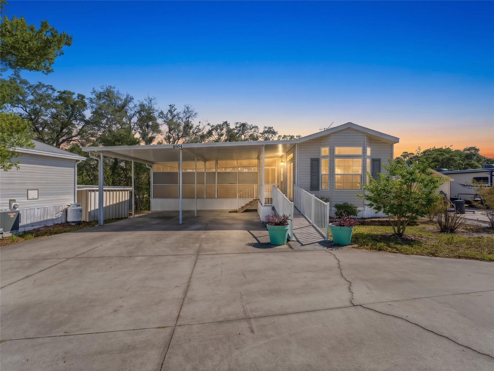 9504 GRAY FOX DR DR, WEEKI WACHEE, FL, 34613