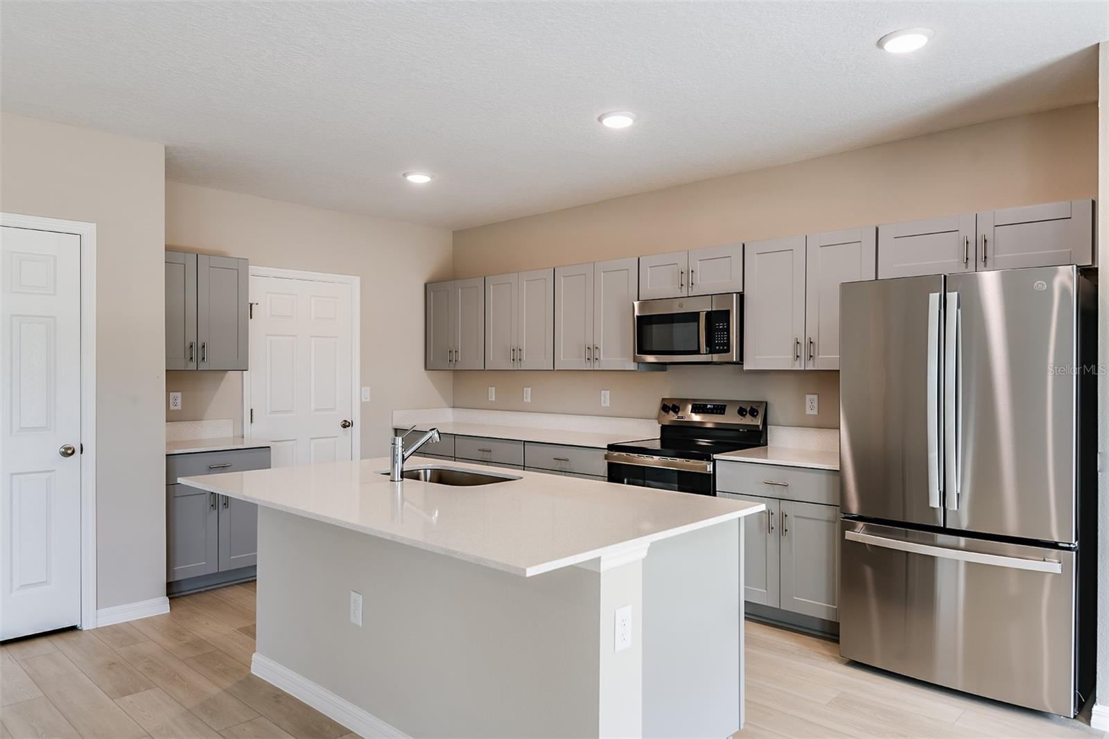 9110 BELLEVIEW FOREST PASS, DADE CITY, FL, 33525