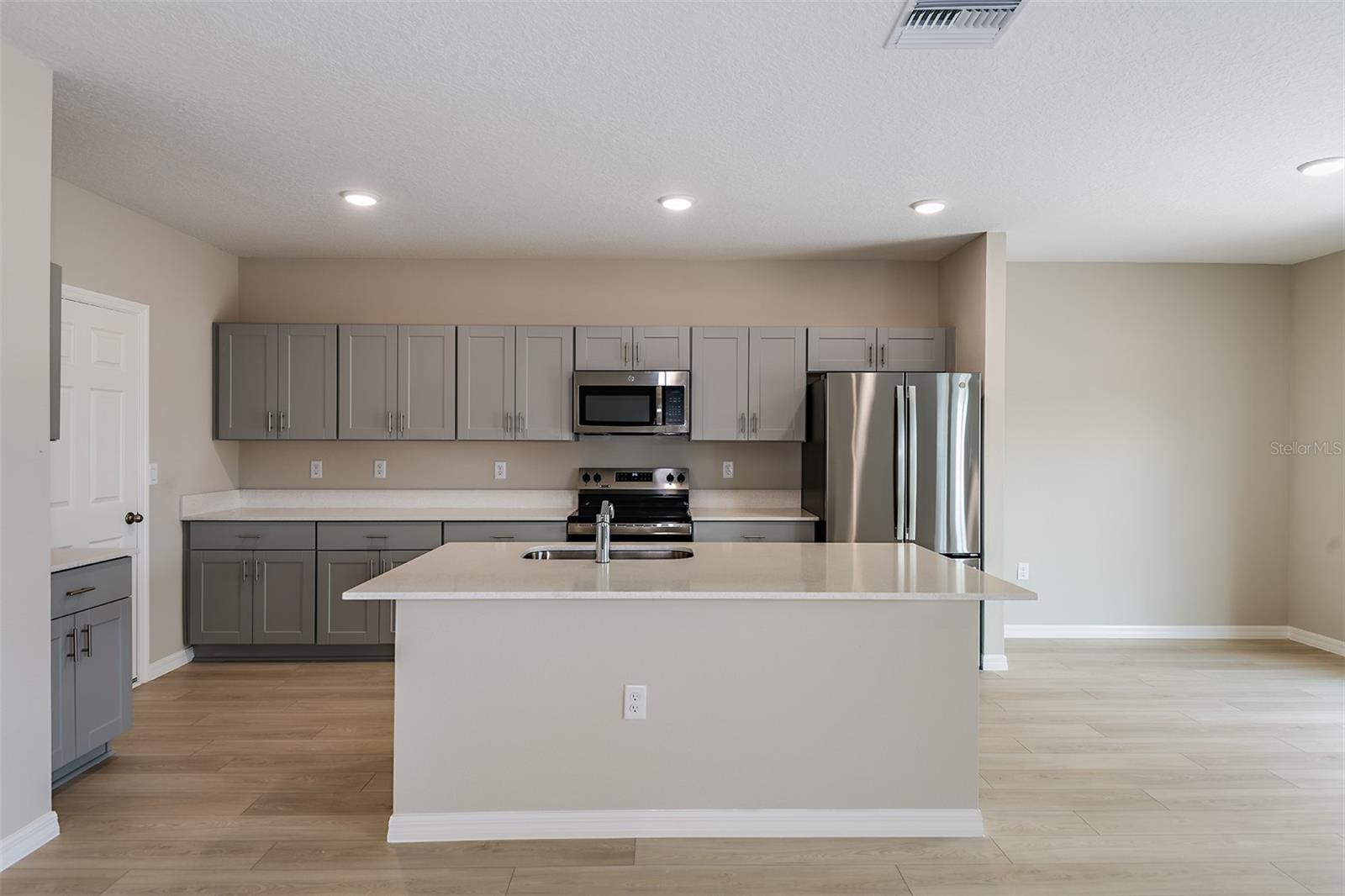 9110 BELLEVIEW FOREST PASS, DADE CITY, FL, 33525