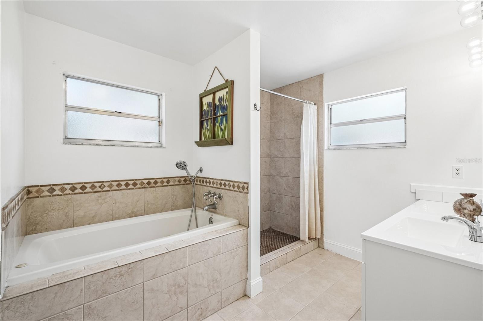 126 S SAINT CLOUD AVE, VALRICO, FL, 33594