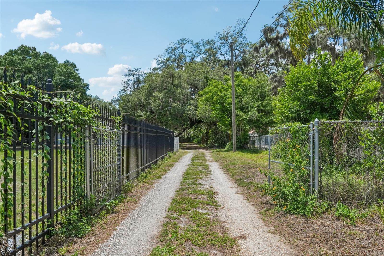 126 S SAINT CLOUD AVE, VALRICO, FL, 33594
