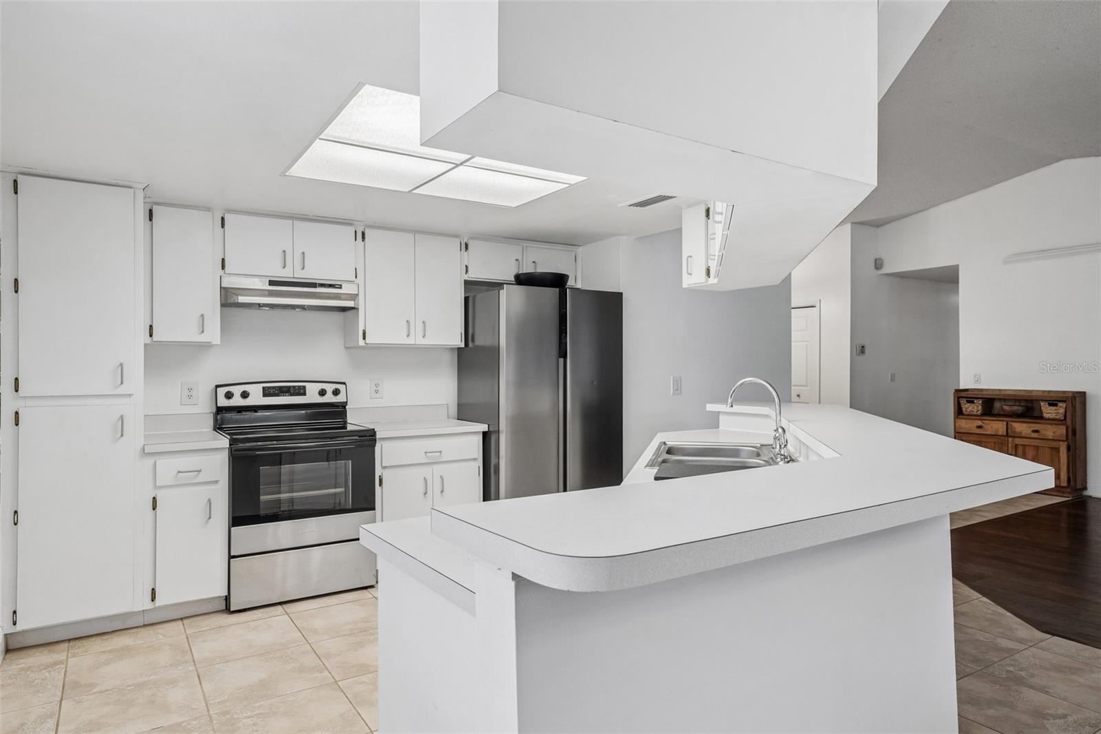 126 S SAINT CLOUD AVE, VALRICO, FL, 33594