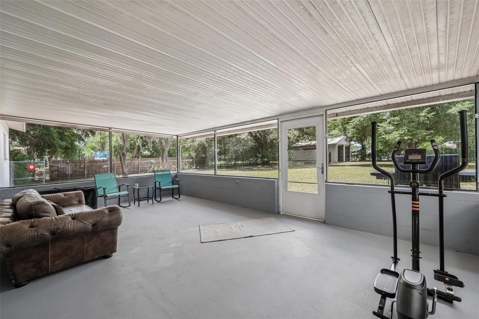 126 S SAINT CLOUD AVE, VALRICO, FL, 33594